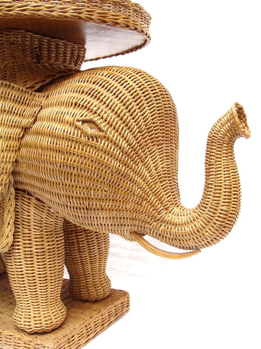 Elephant bass table in rattan.