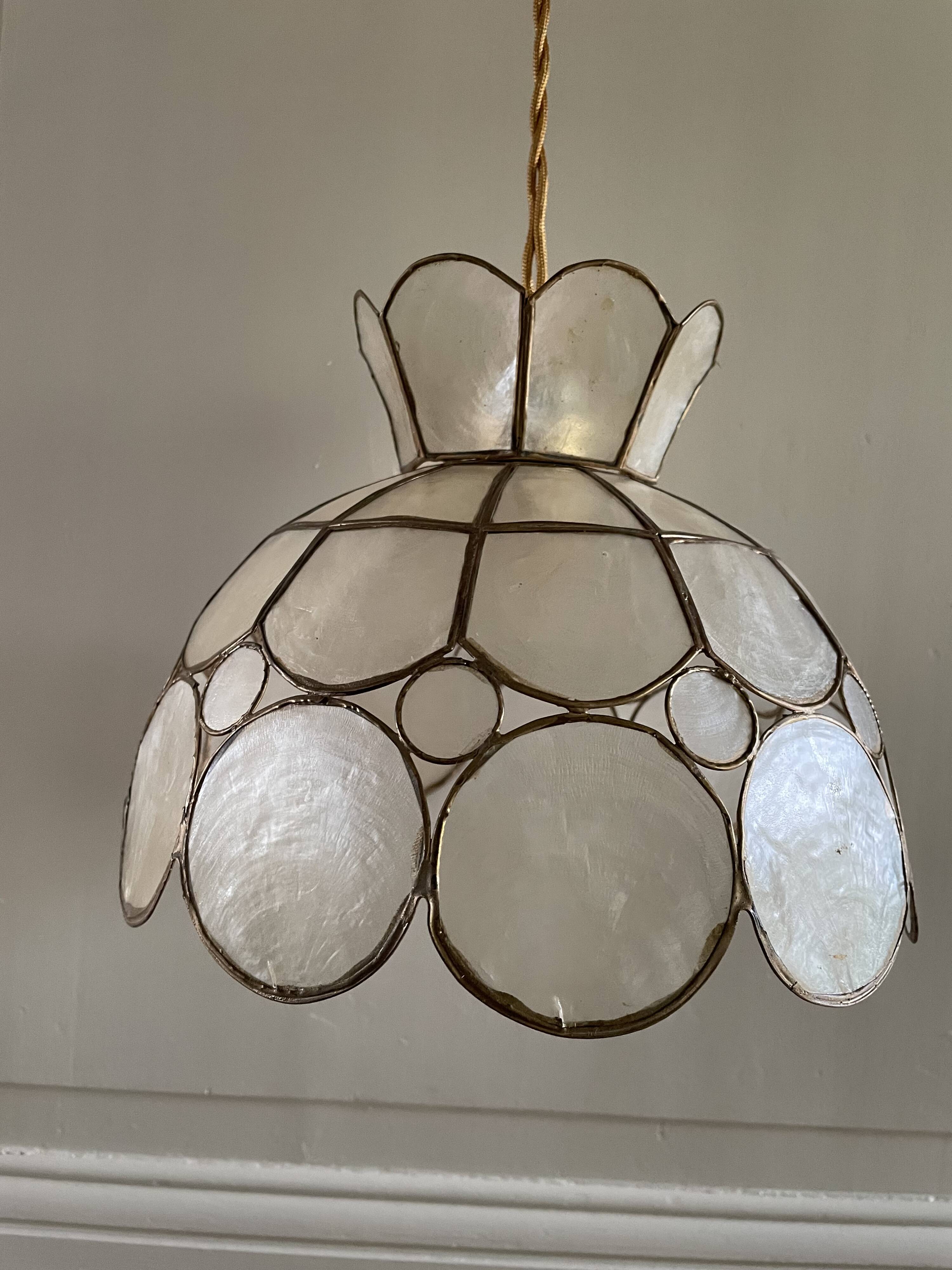 Suspension nacre et laiton