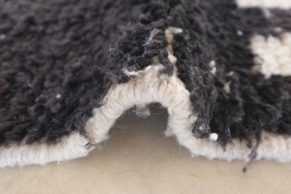 Modern Berber Rug - 250 x 167 cm