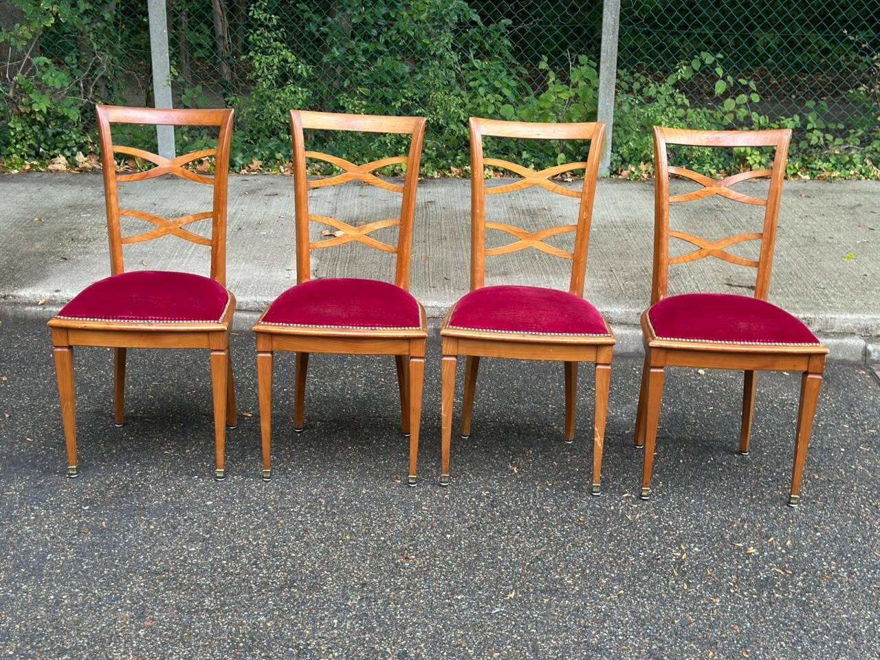 Set of 4 Art Deco Directoire chairs in solid wood and red velvet, 1960.