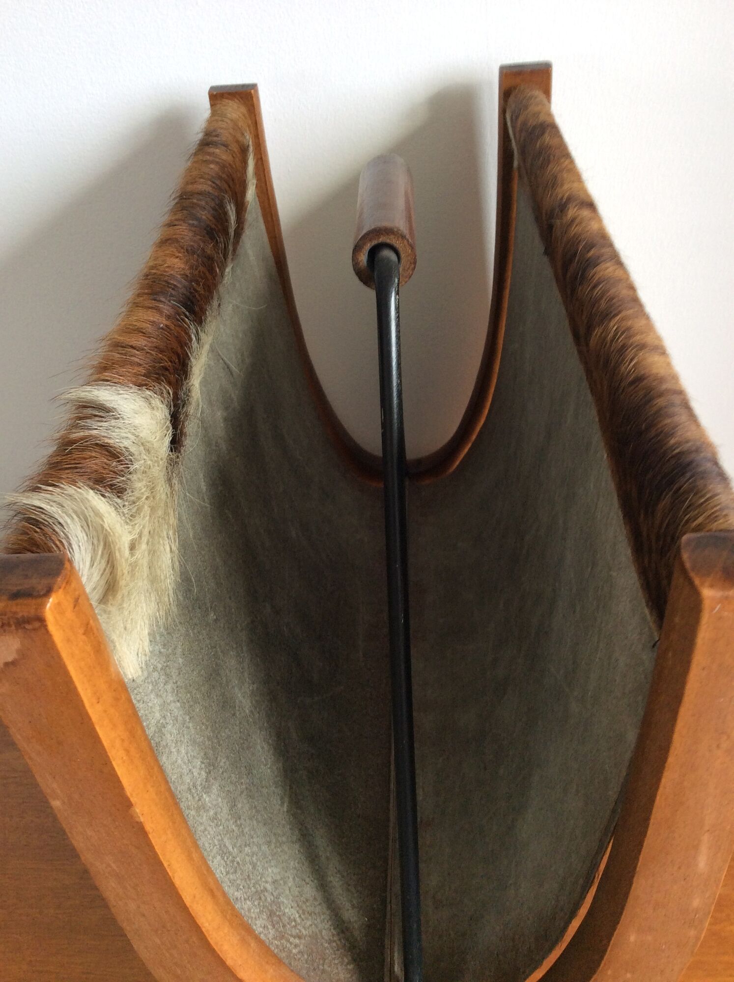 Review door from the 50s and 60s in wood and cowhide