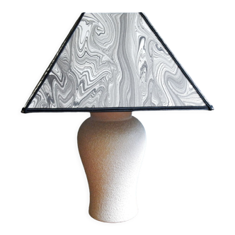 Lampe pied vintage granité et abat-jour pyramide en papier marbré