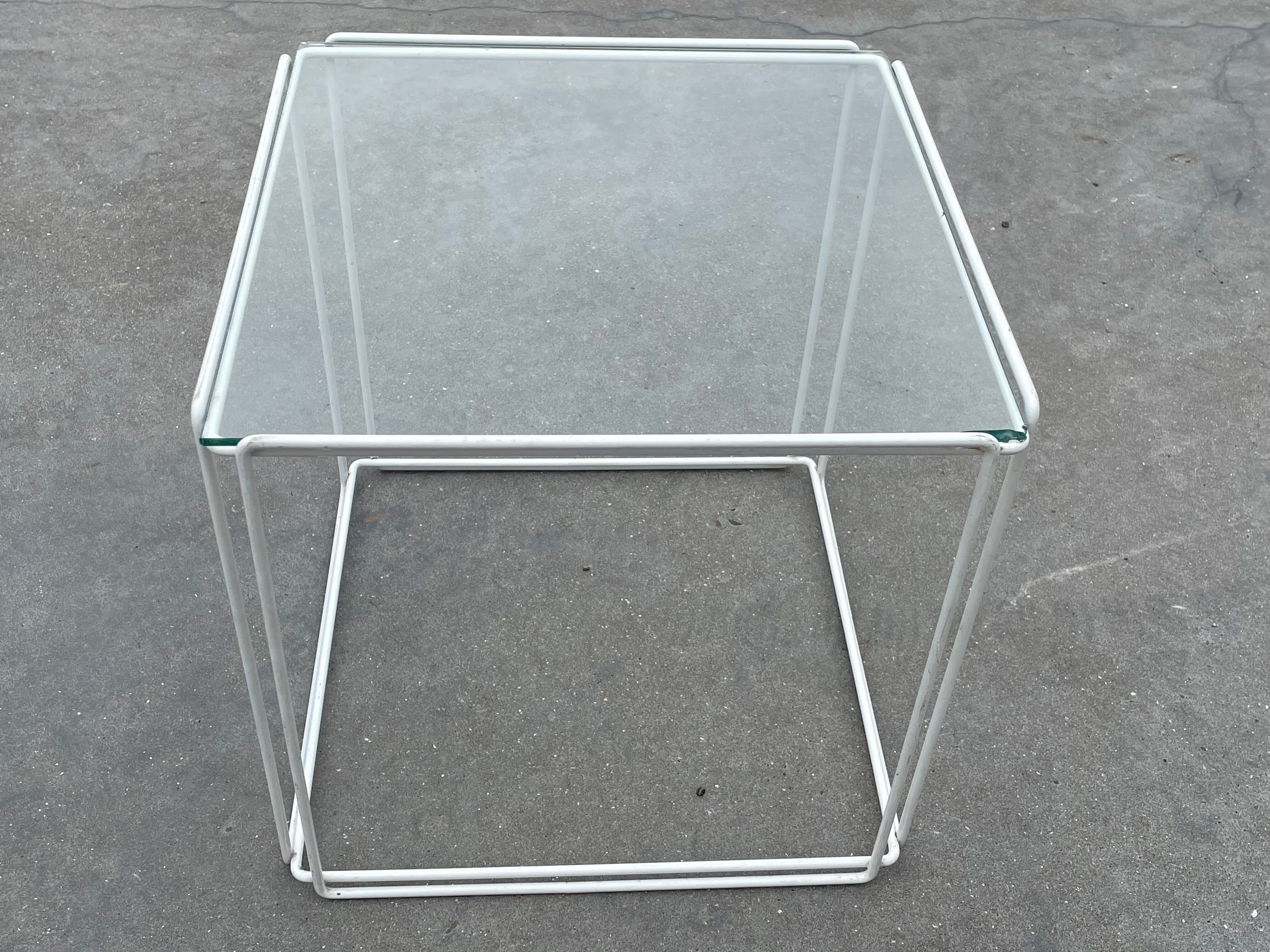 Pull out tables design Max Sauze, édited by Iscocèle