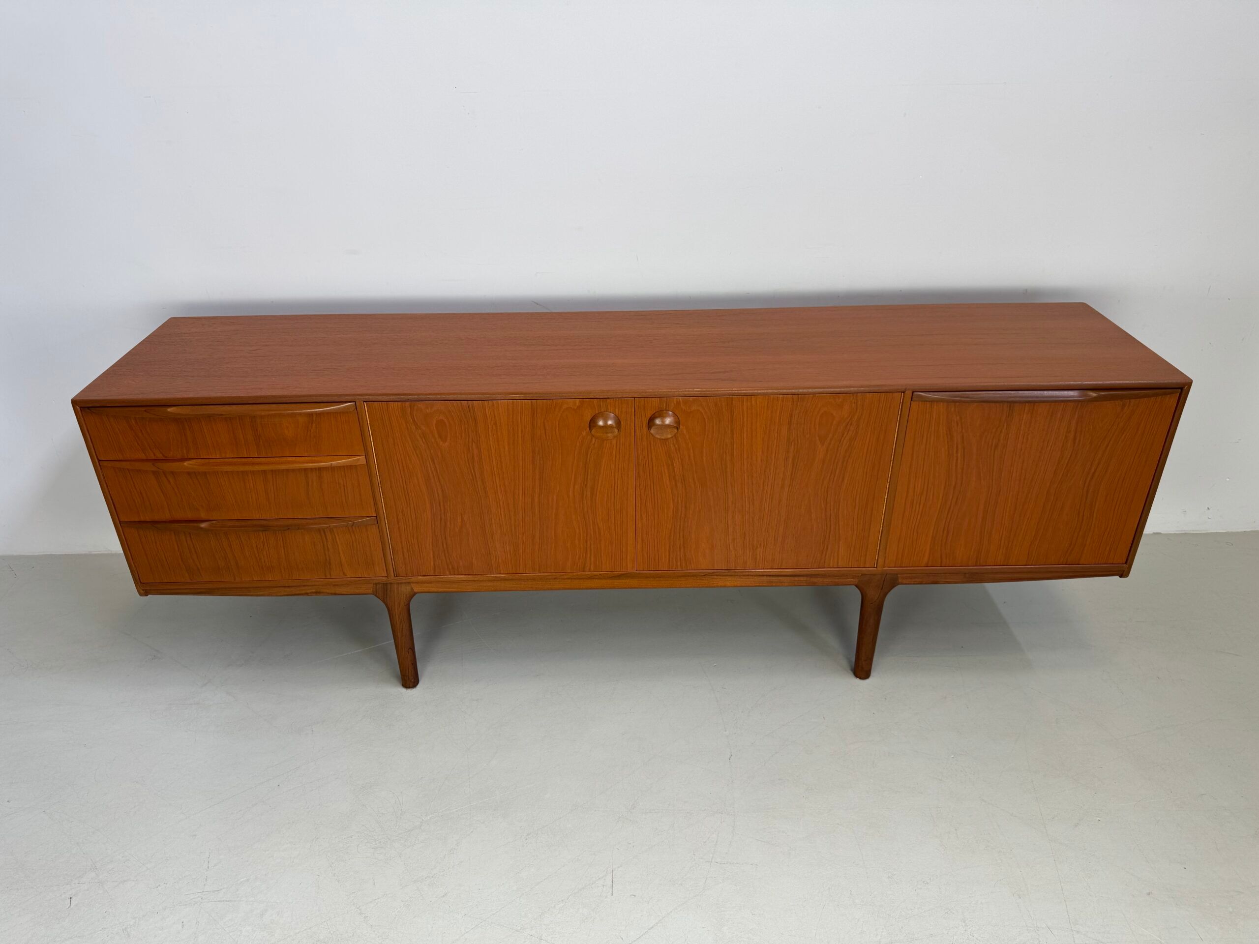 Vintage sideboard McIntosh "Torpedo"