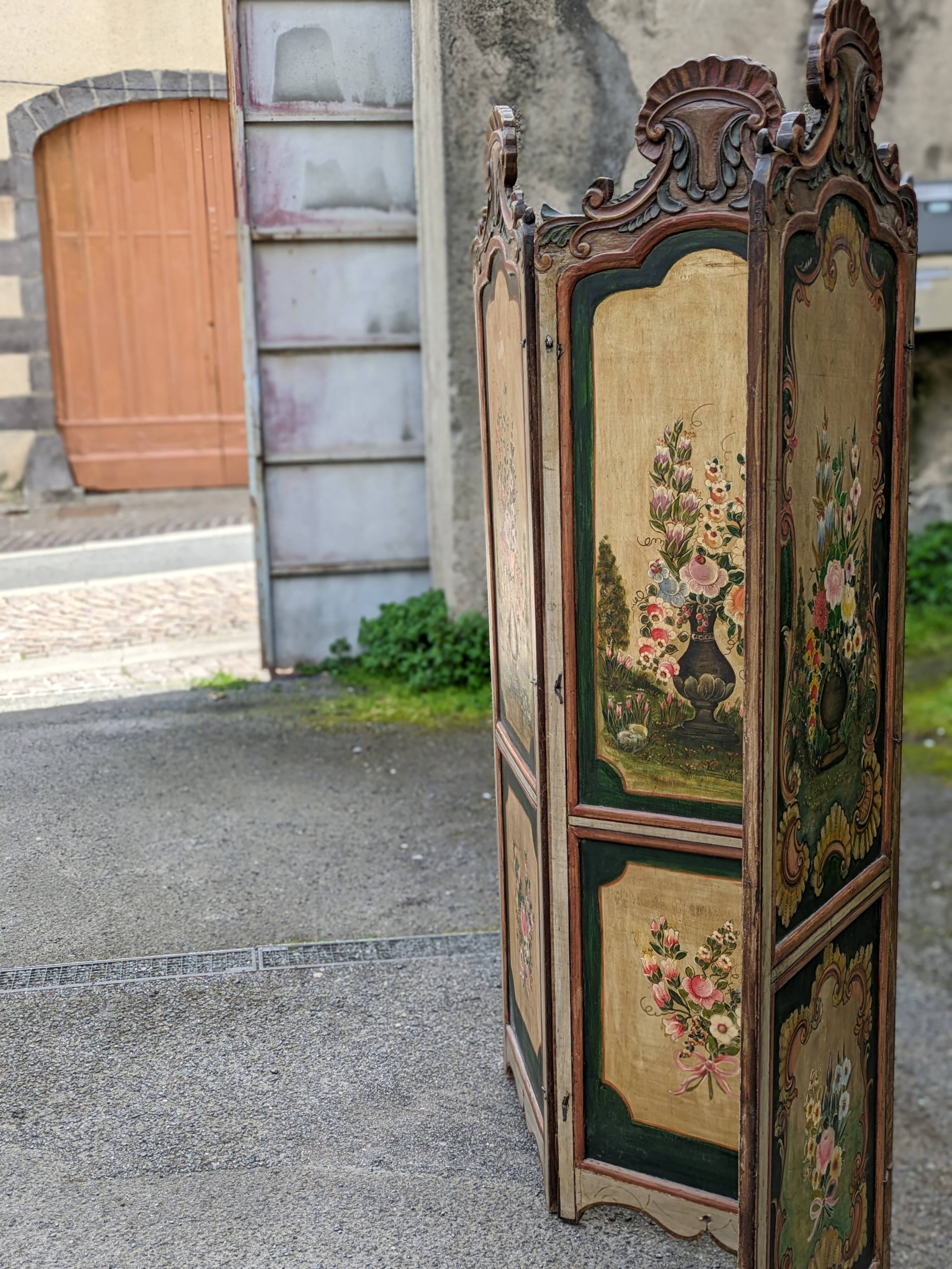 3-panel screen in painted wood