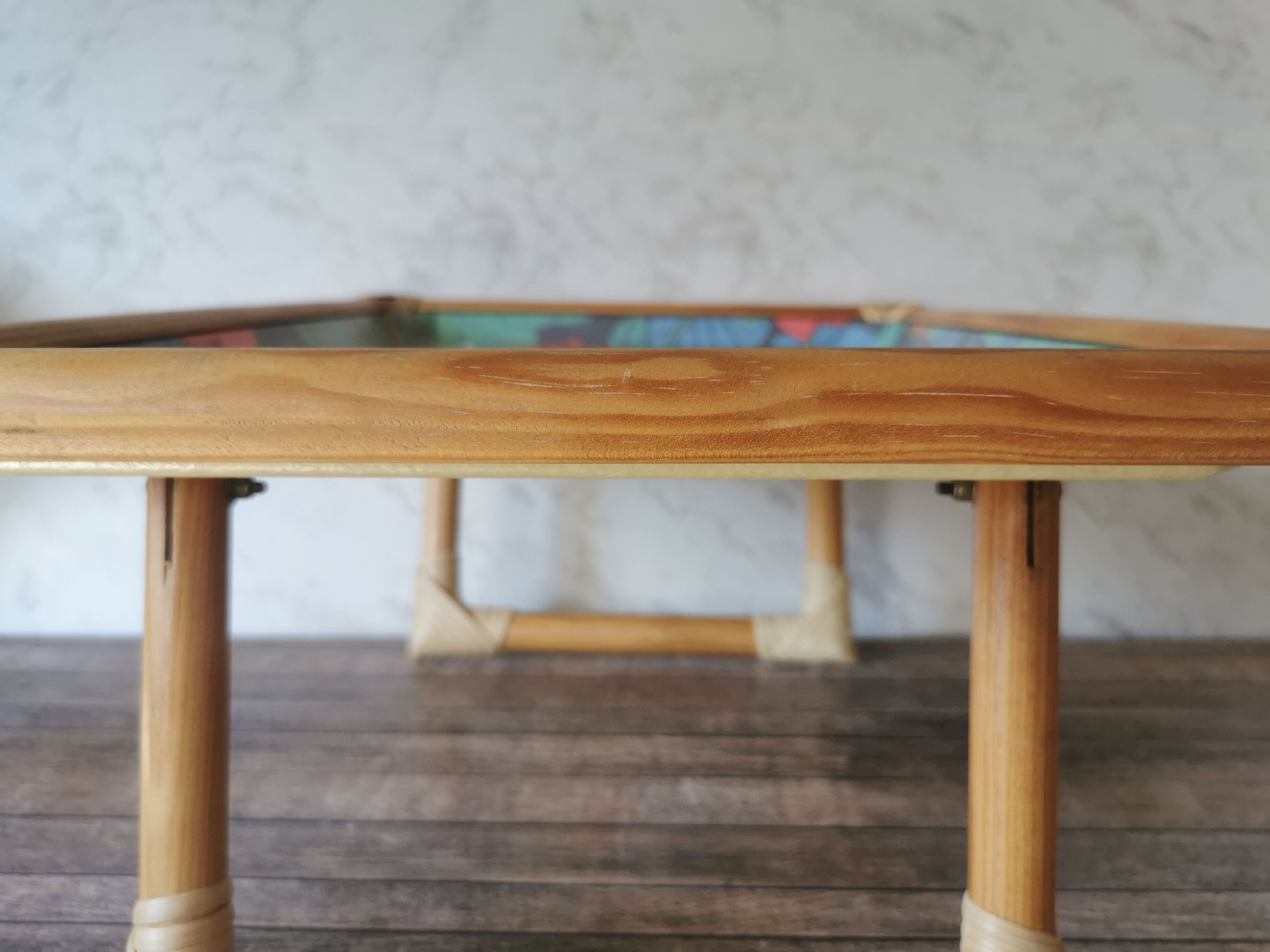 Folding tray parrots and flowers fiber and rattan