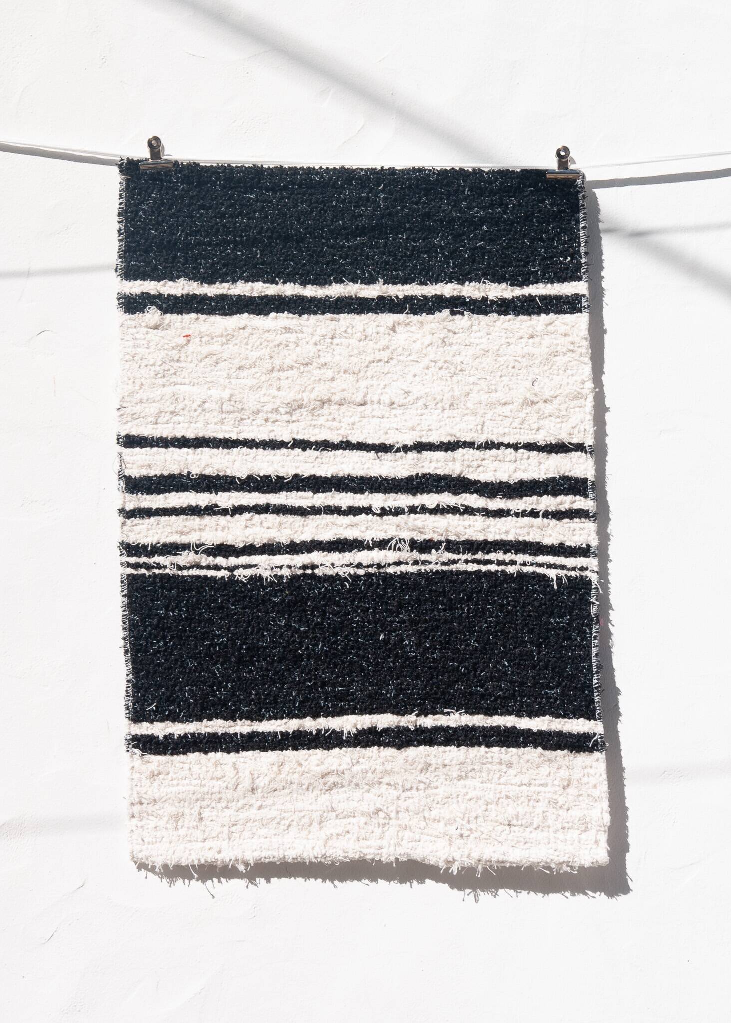 Handwoven recycled cotton rug - 40 x 60 cm