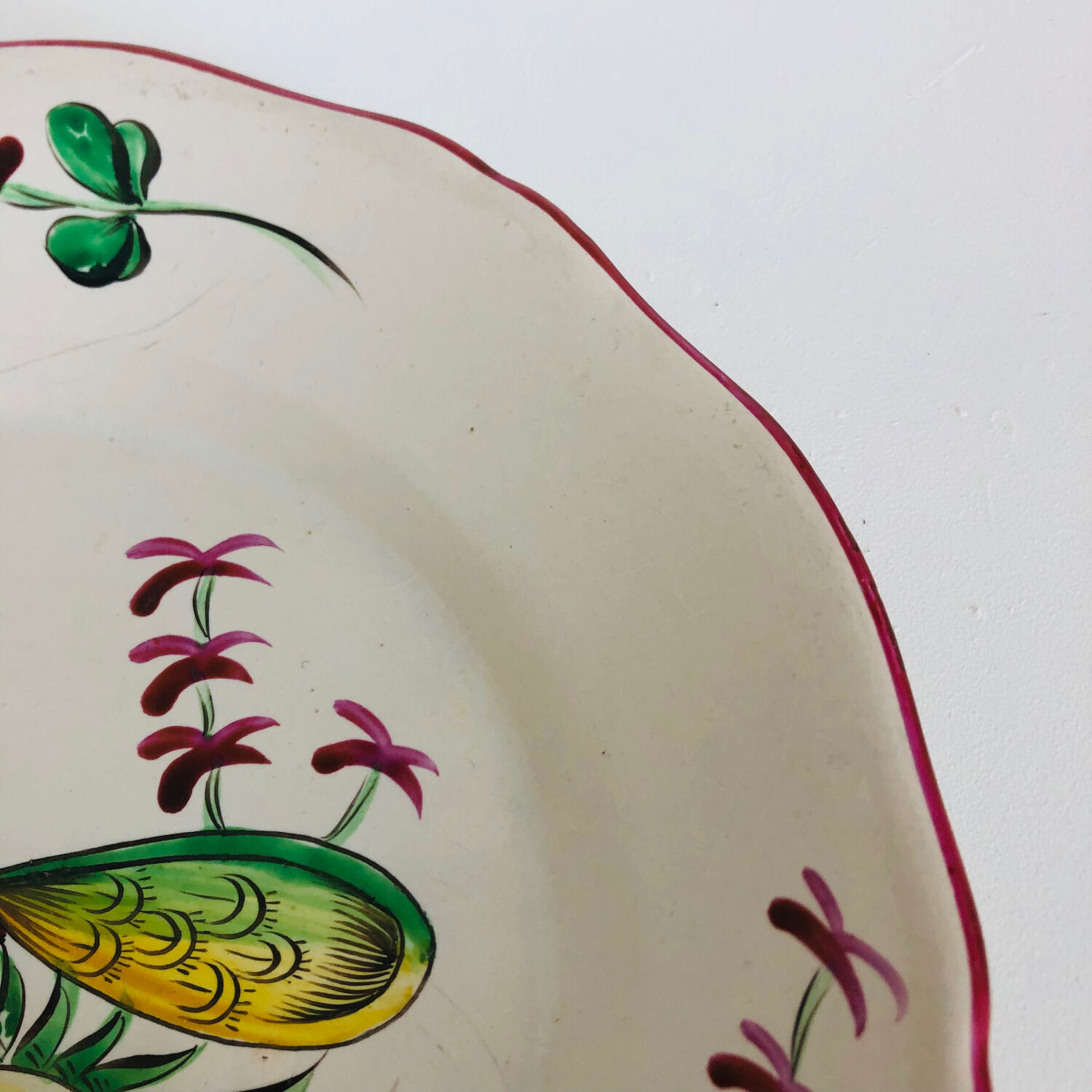 Pair of plates Les Islettes with bouquet and peacock