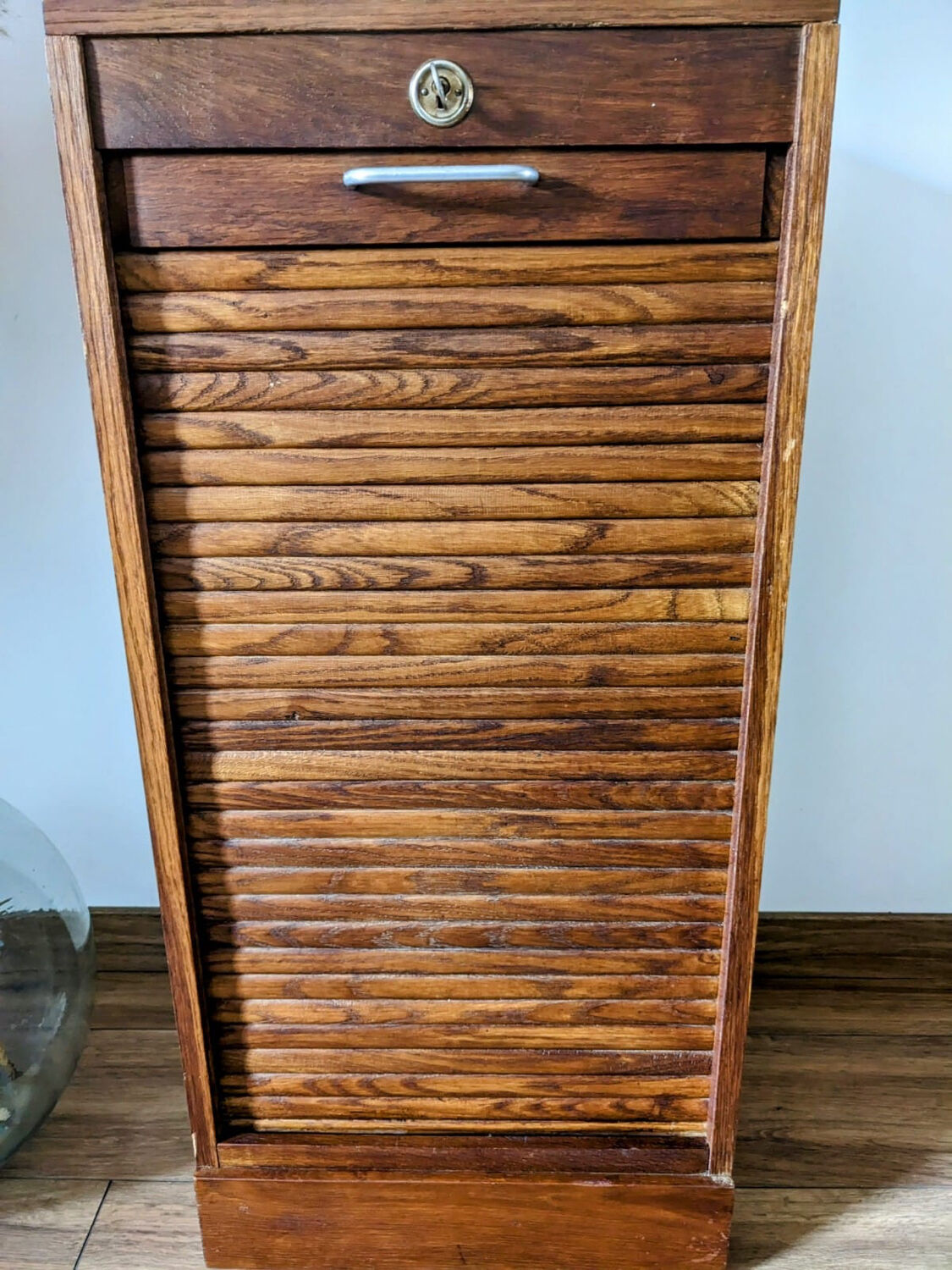 Curtain binder cabinet