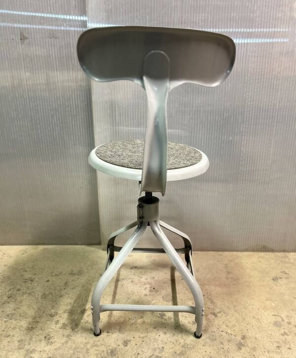 Chaise d’atelier Nicolle queue de baleine