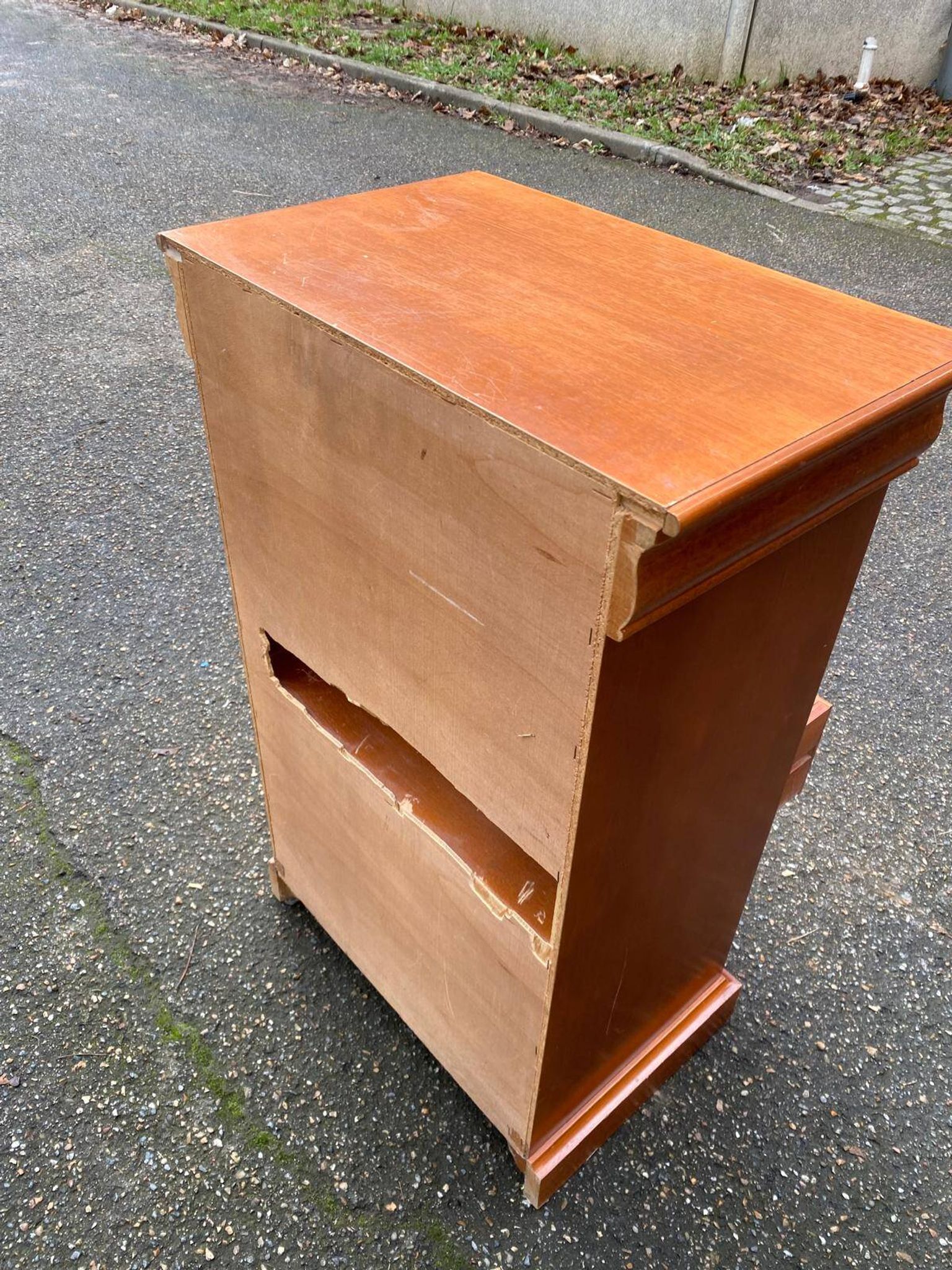 Louis Philippe chest of drawers in solid wood with 3 drawers.