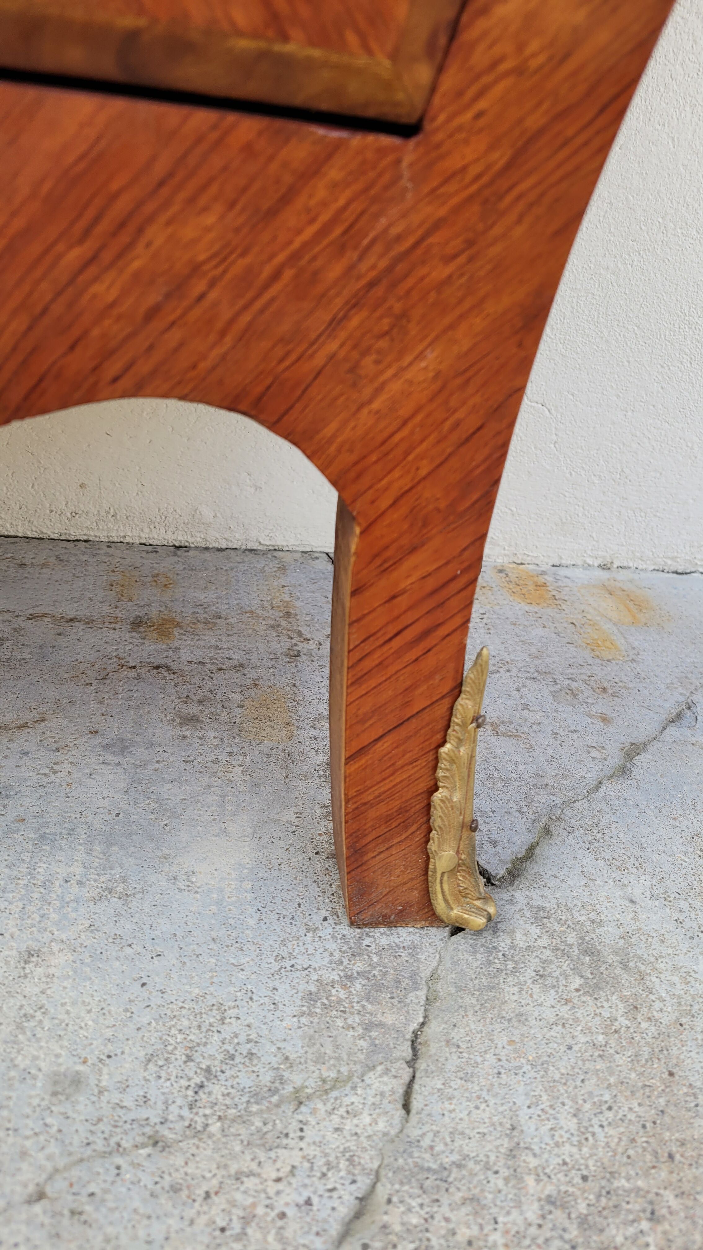 Louis XV style curved chest of drawers in marquetry