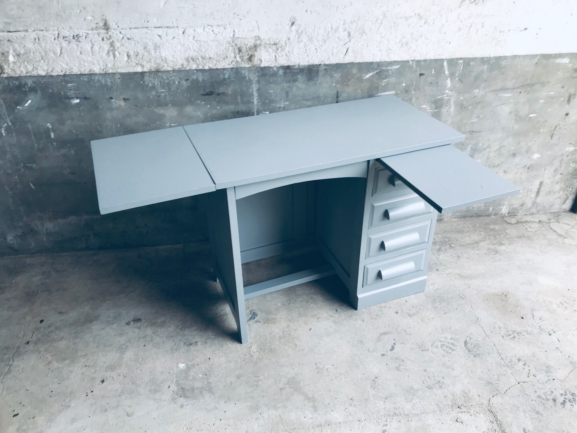 Box desk