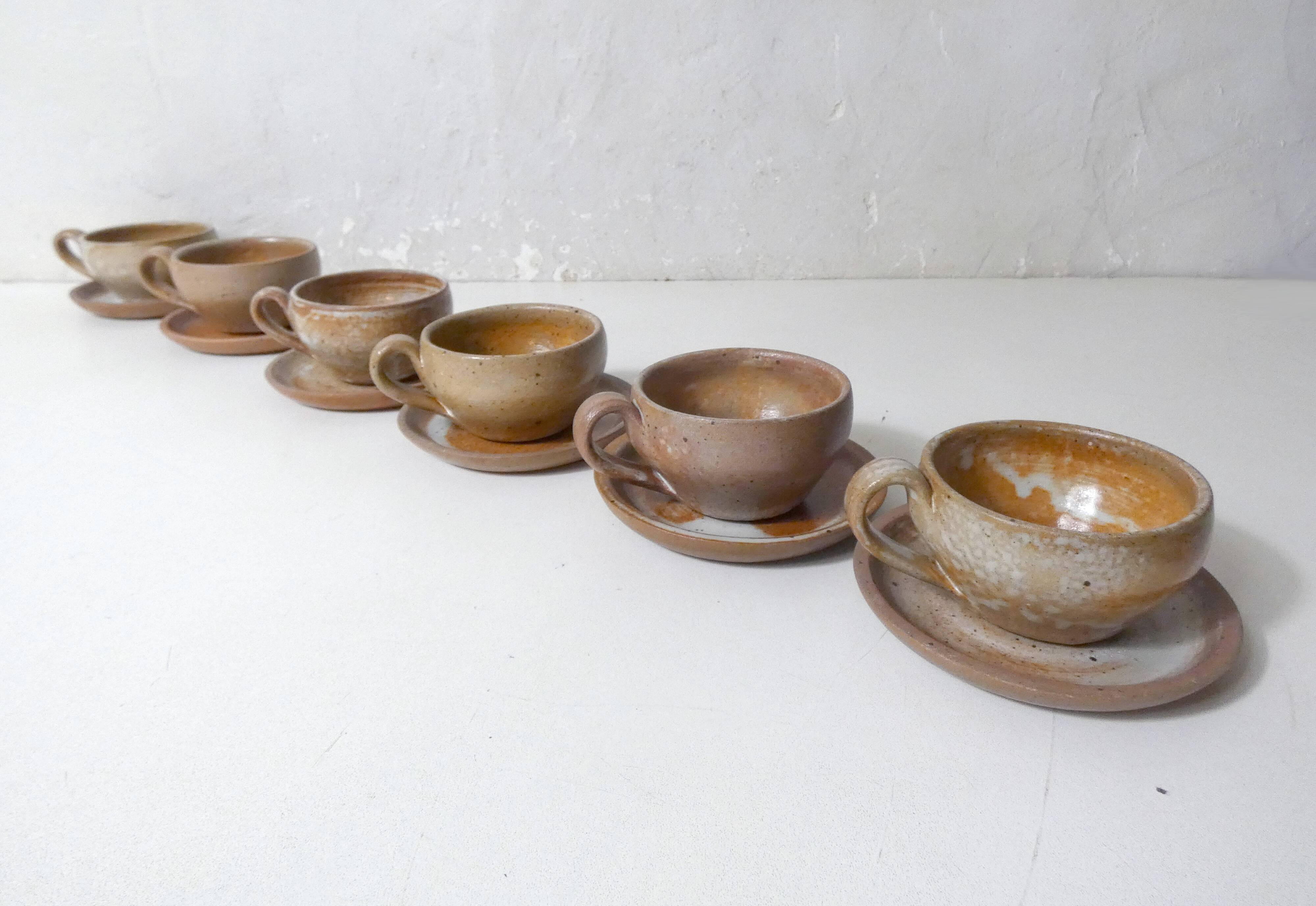 6 tasses en grès avec soucoupes vintage