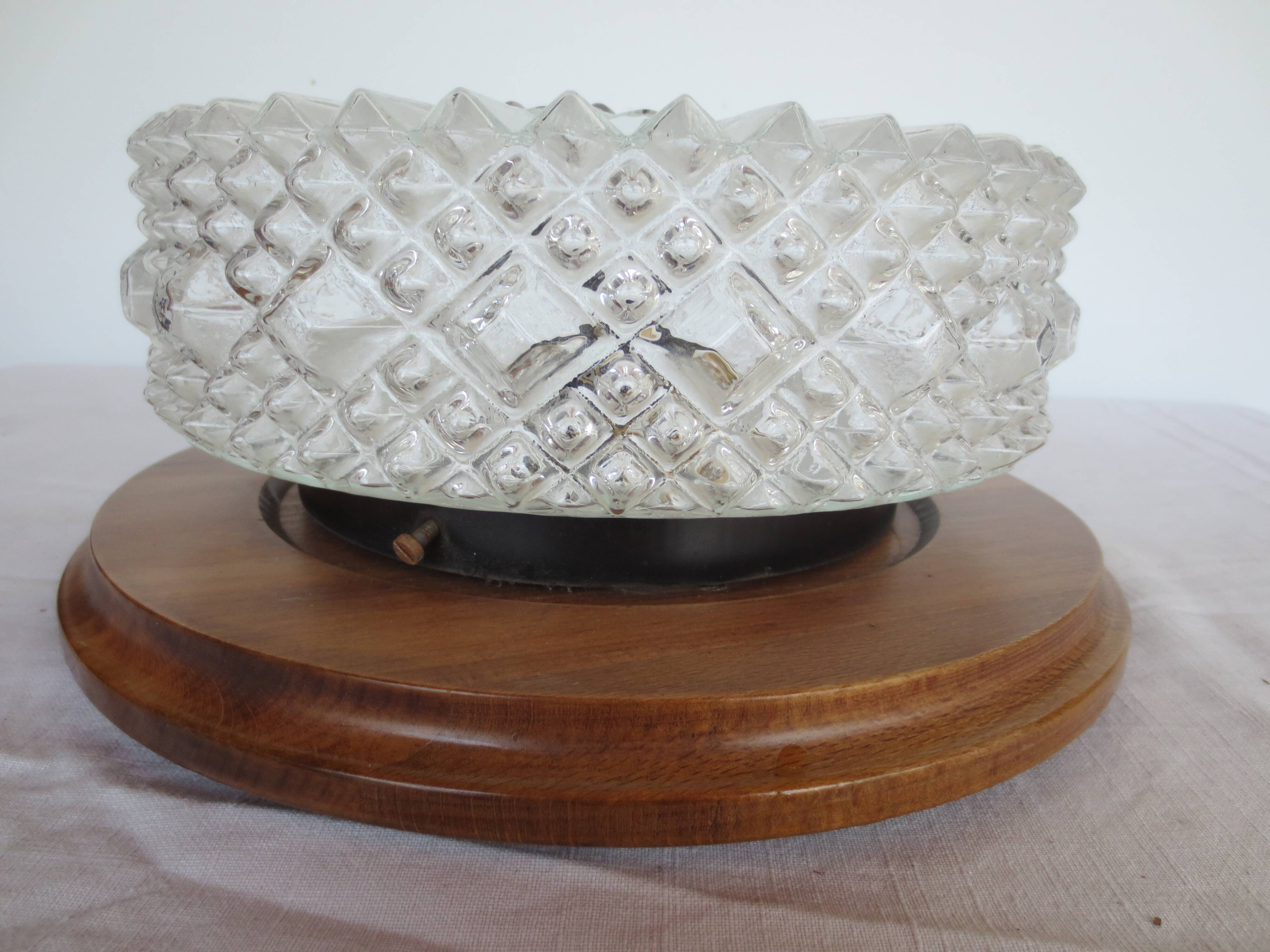 Plafonnier, applique murale ronde en verre taillé sur socle en bois