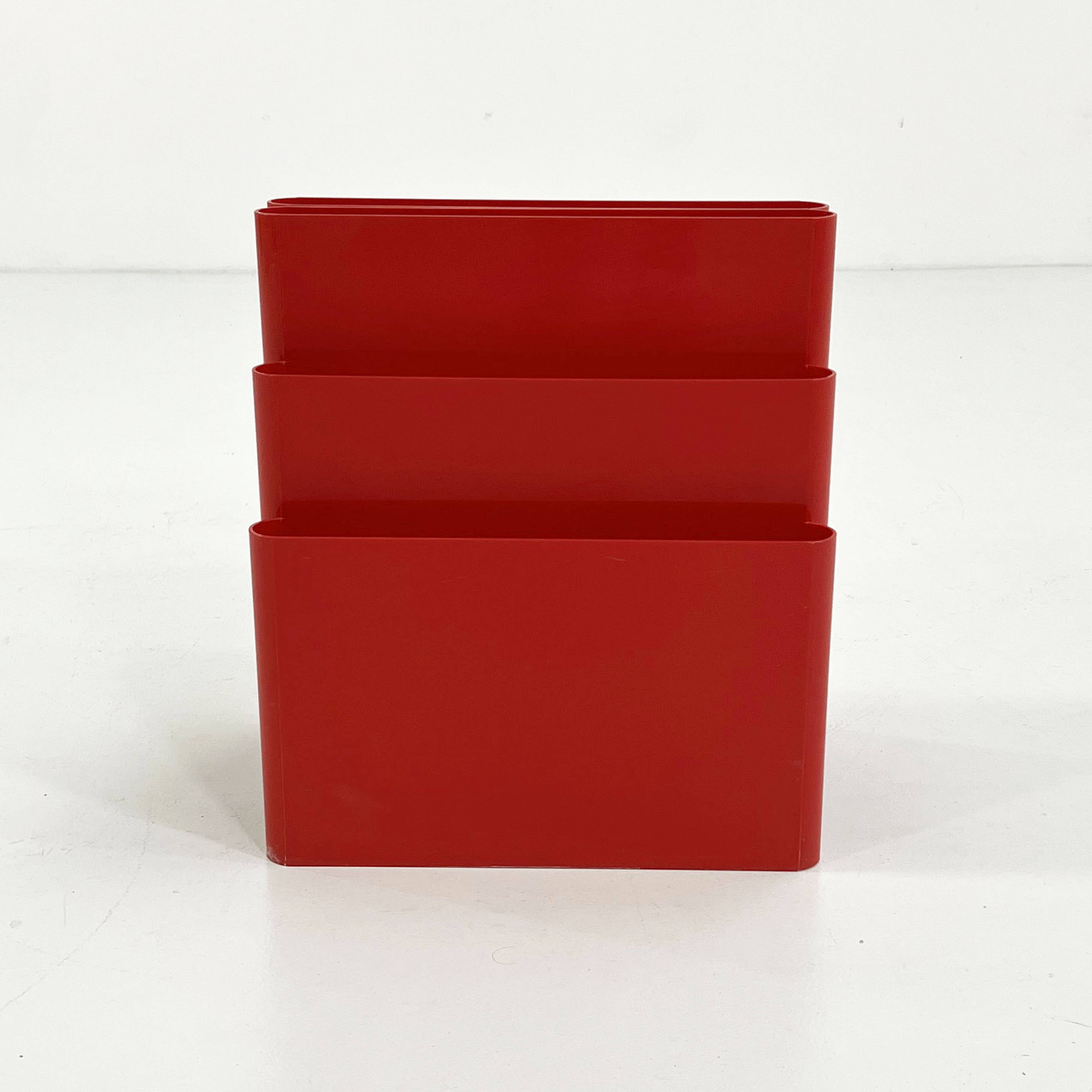 Red magazine rack by Giotto Stoppino for Kartell, 1970