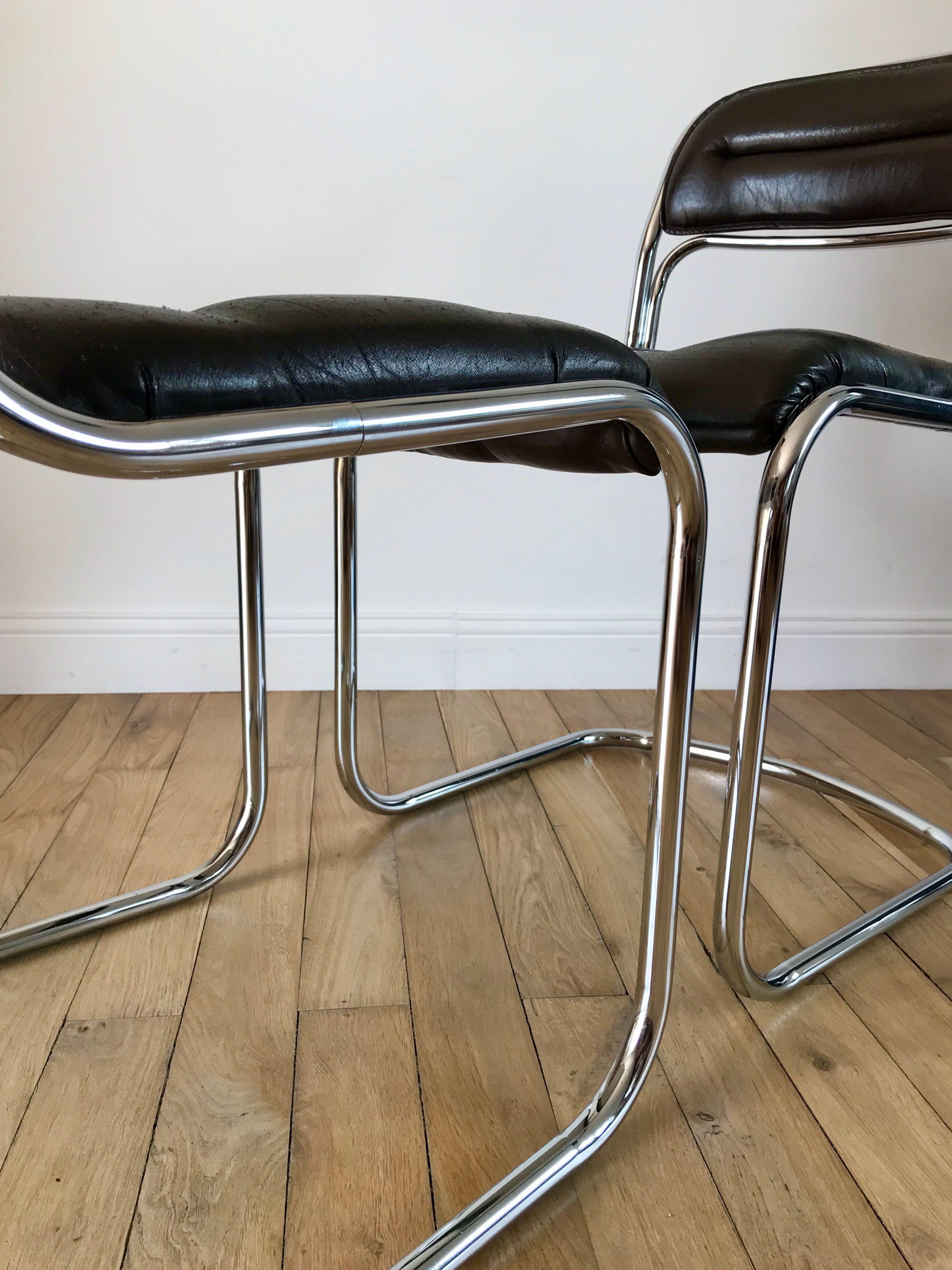 Set consisting of a table in chrome and smoked glass and its 4 tubular chairs in chrome and skaï a