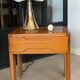 Table de chevet en orme massif – Maison Regain
