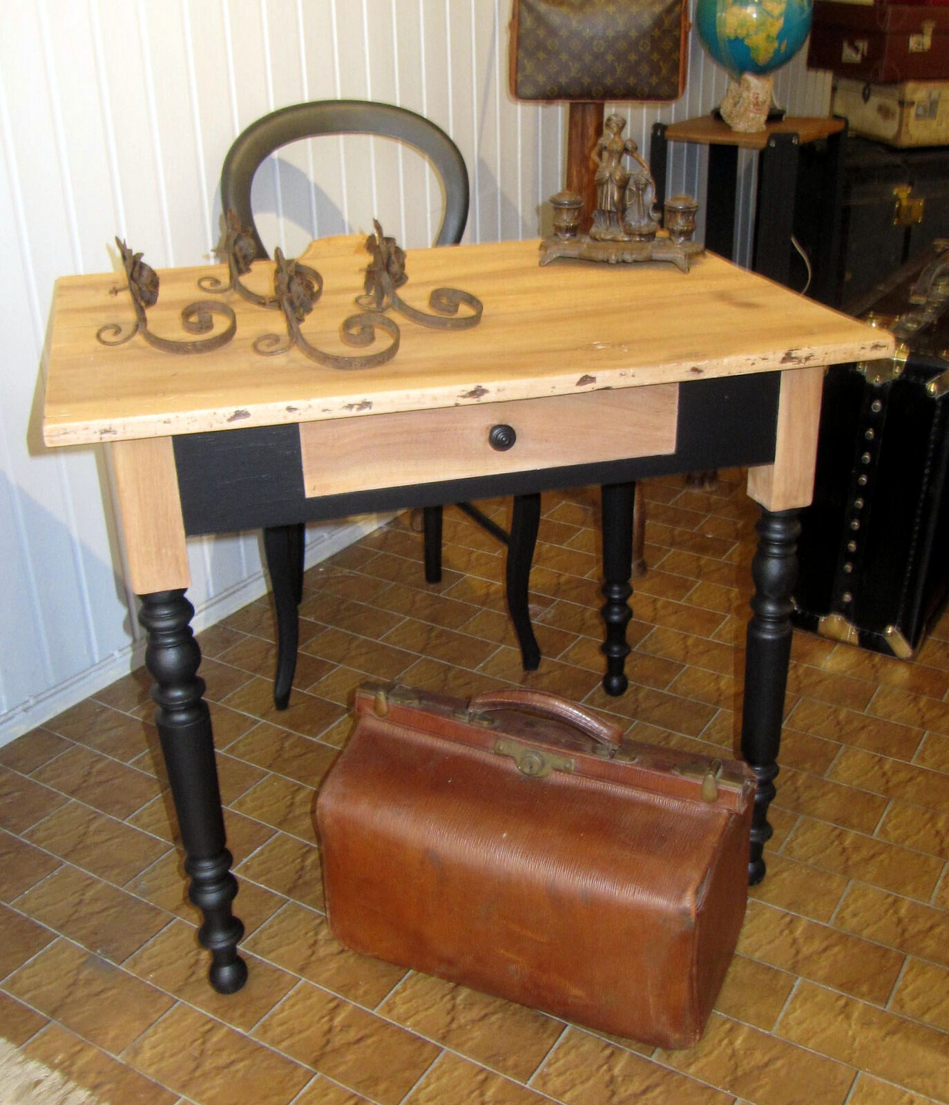Bureau en noyer avec sa chaise
