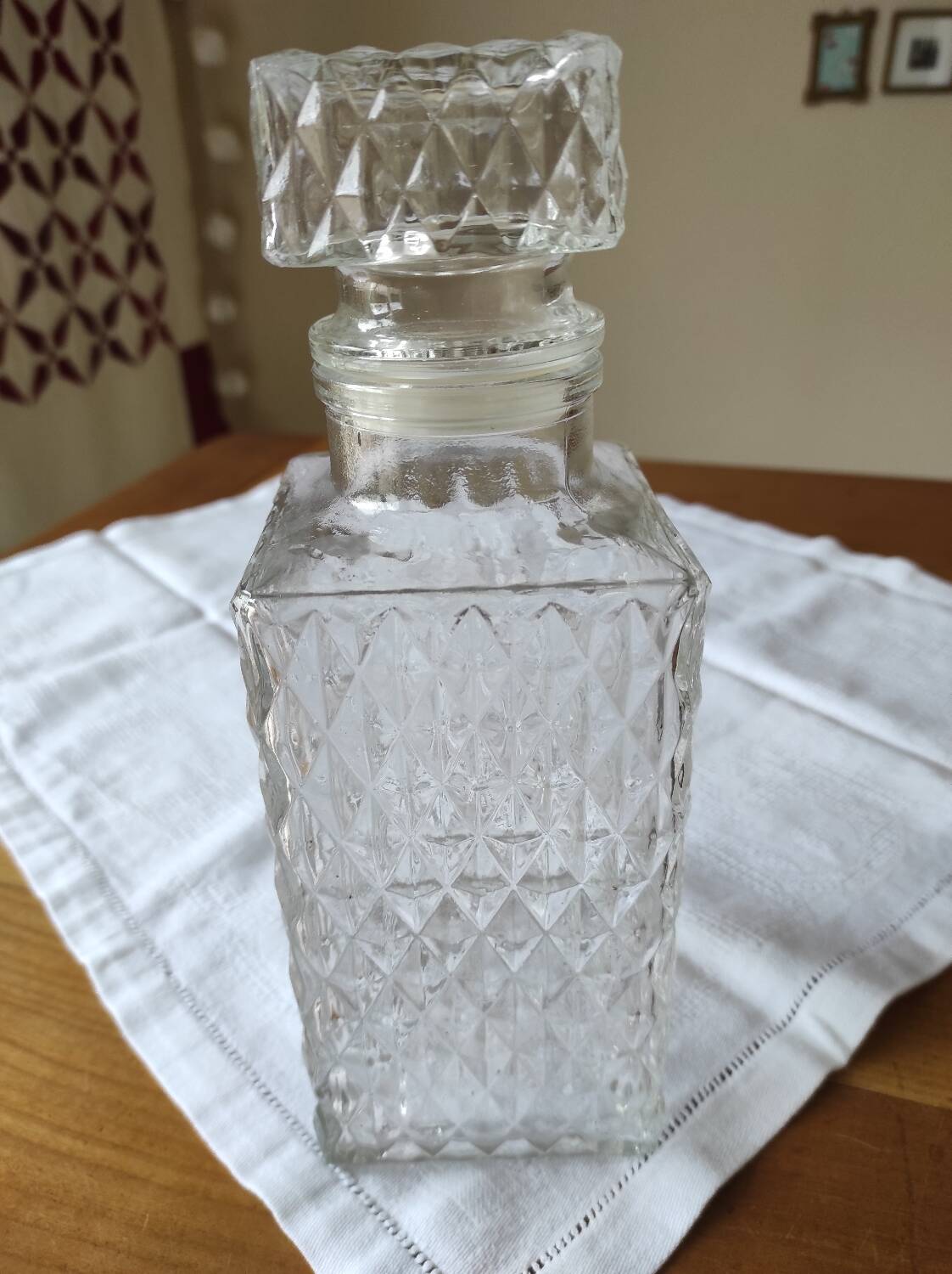 Glass whiskey decanter