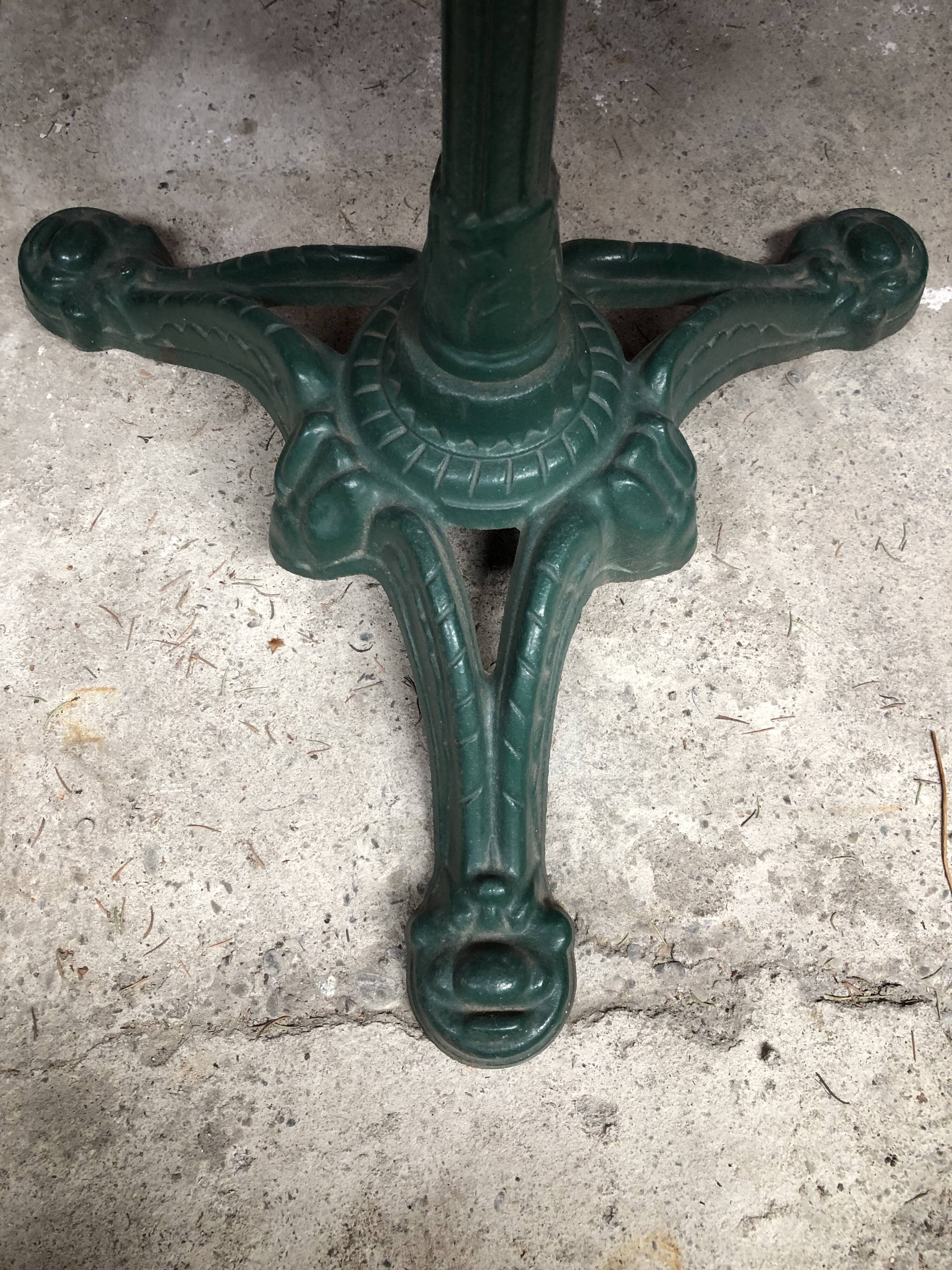 Bistro pedestal table