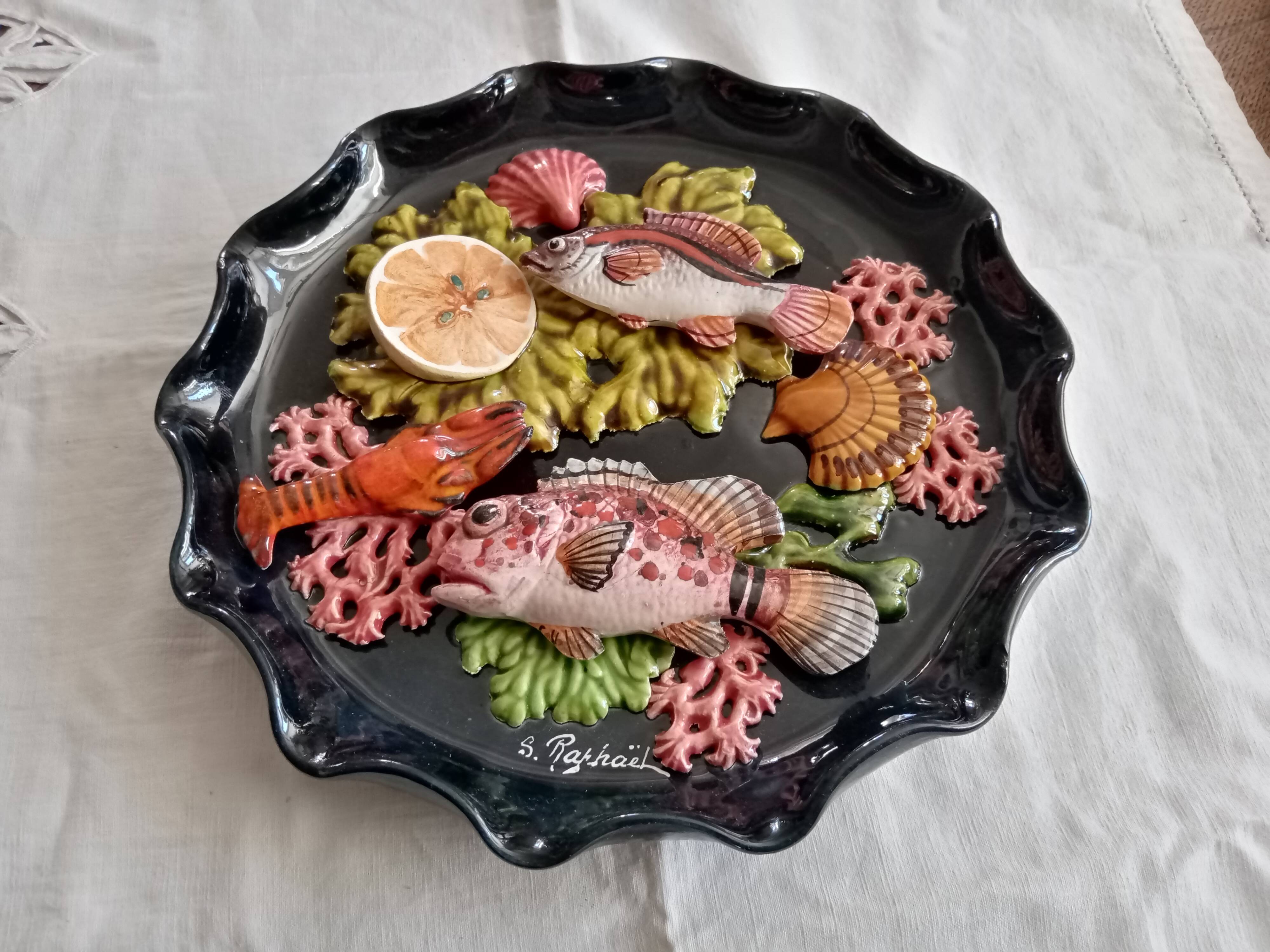 Decorative plate of fish barbotine Vallauris