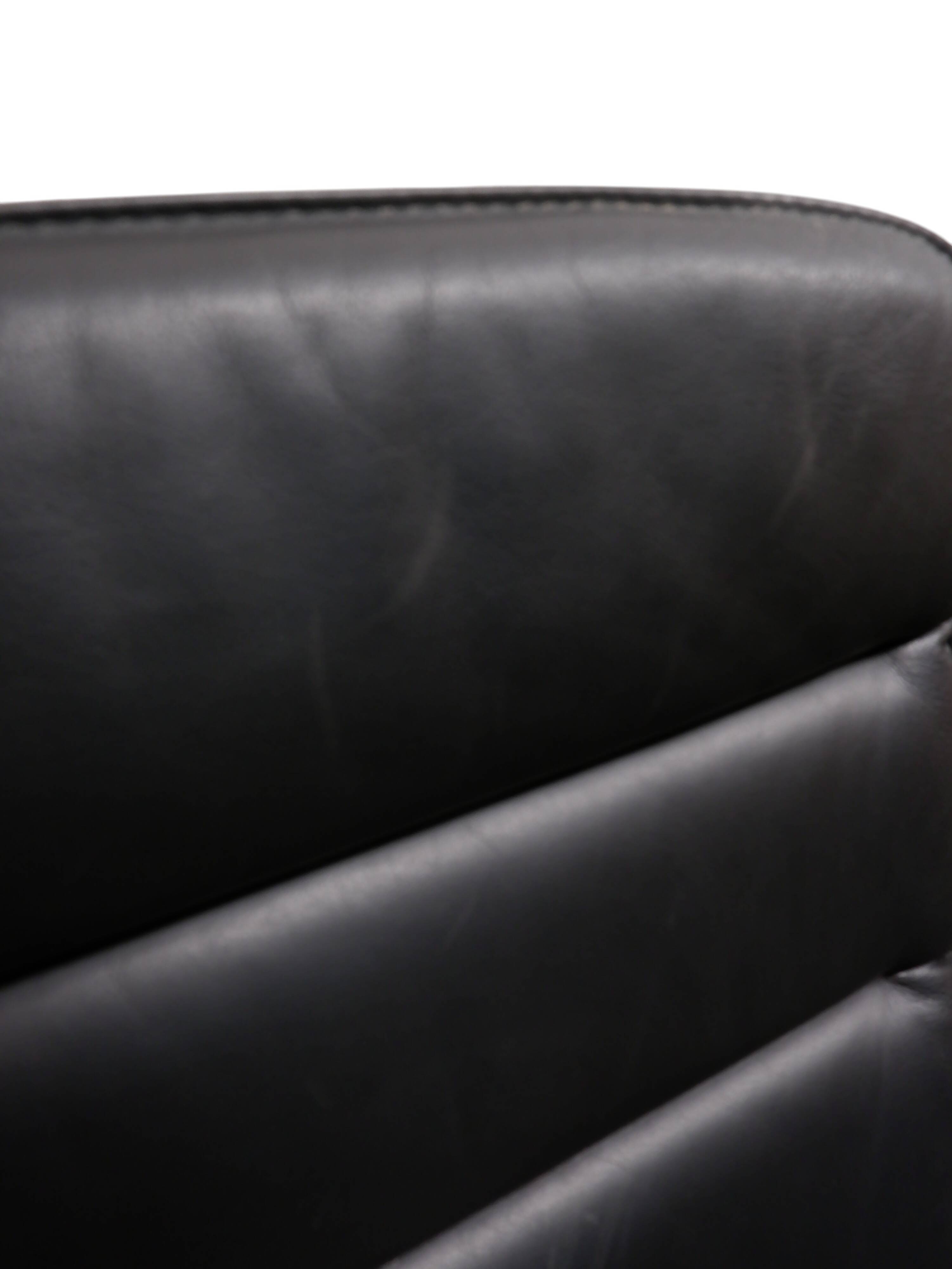 Set of 6 Black leather Thonet chairs