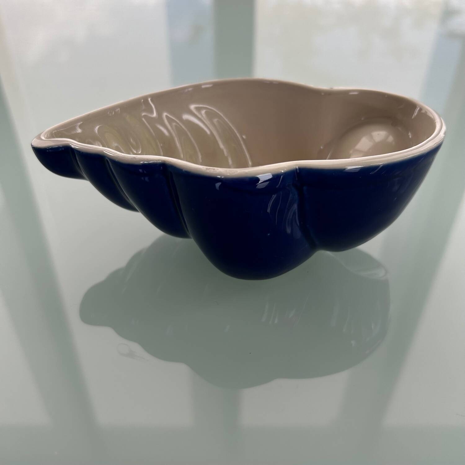 Shell pocket tray