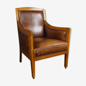 Fauteuil en cuir de mouton avec un beau bois clair