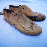 Former pair of wooden shoetrees