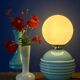 Lampe à poser vintage en opaline bleu et blanche