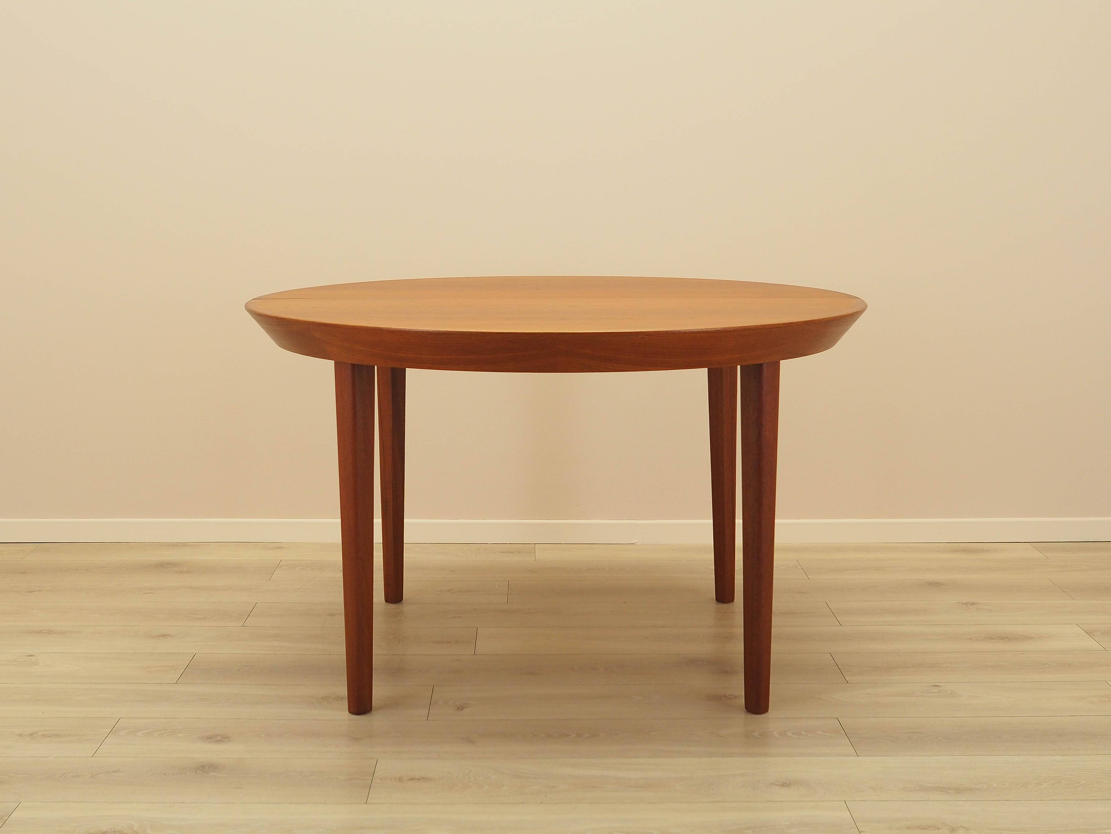 Round teak table, Danish design, 1960s, manufacturer: Gudme Møbelfabrik, de