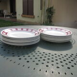 14 assiettes plates de chez badonvillier à damier bordeaux
