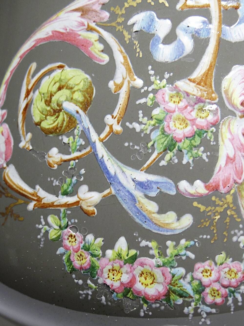 Large antique cache-pot in glazed porcelain, rockwork decoration with a bird, 19th century.