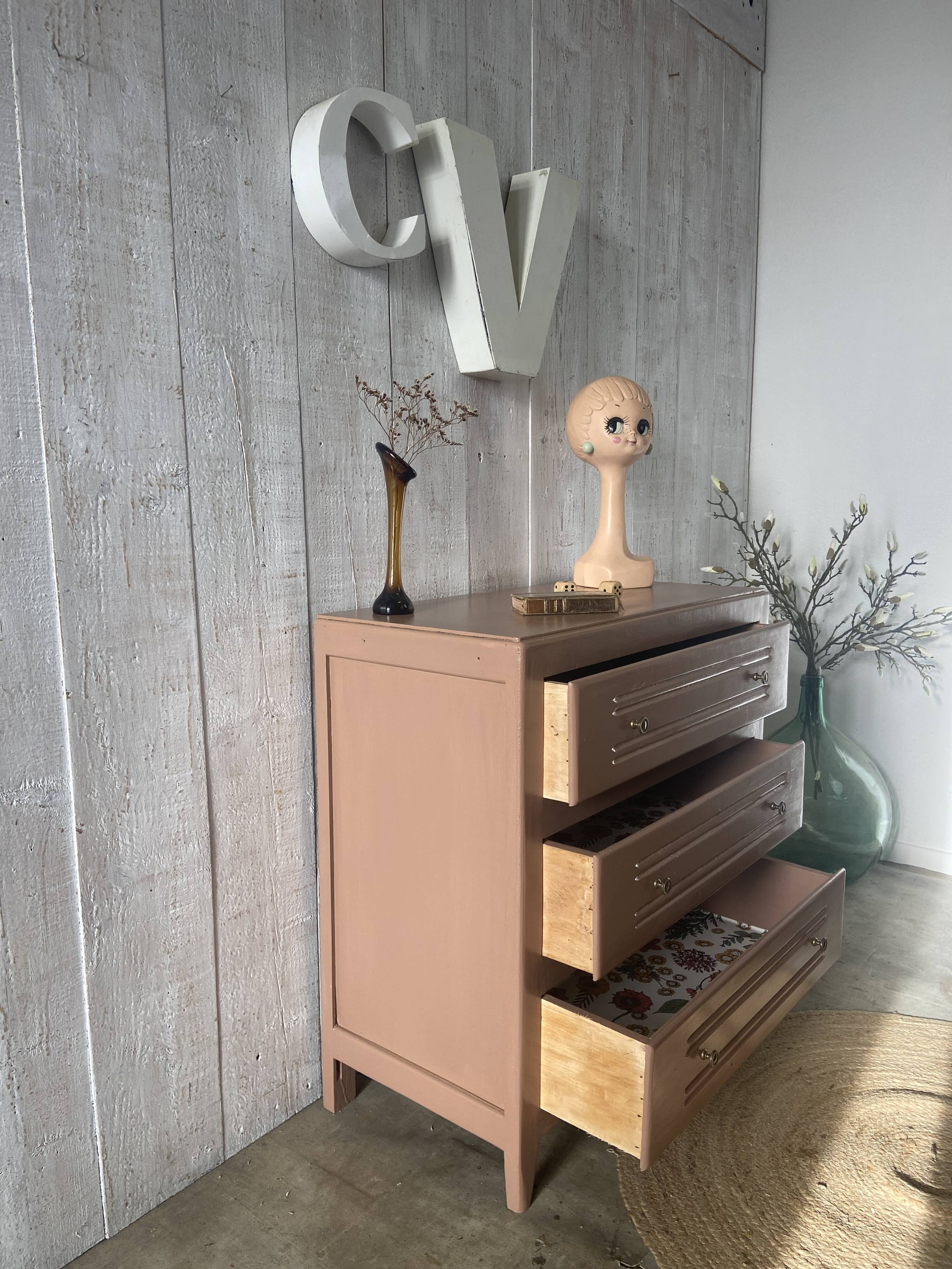 Vintage chest of drawers