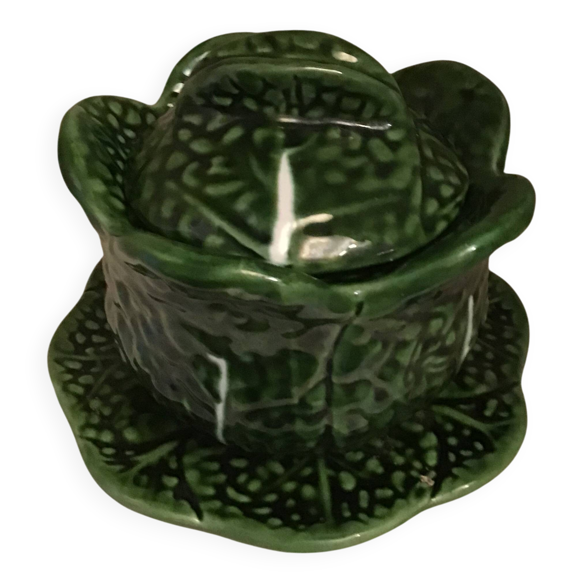 1 small bowl of cabbage with its plate underneath