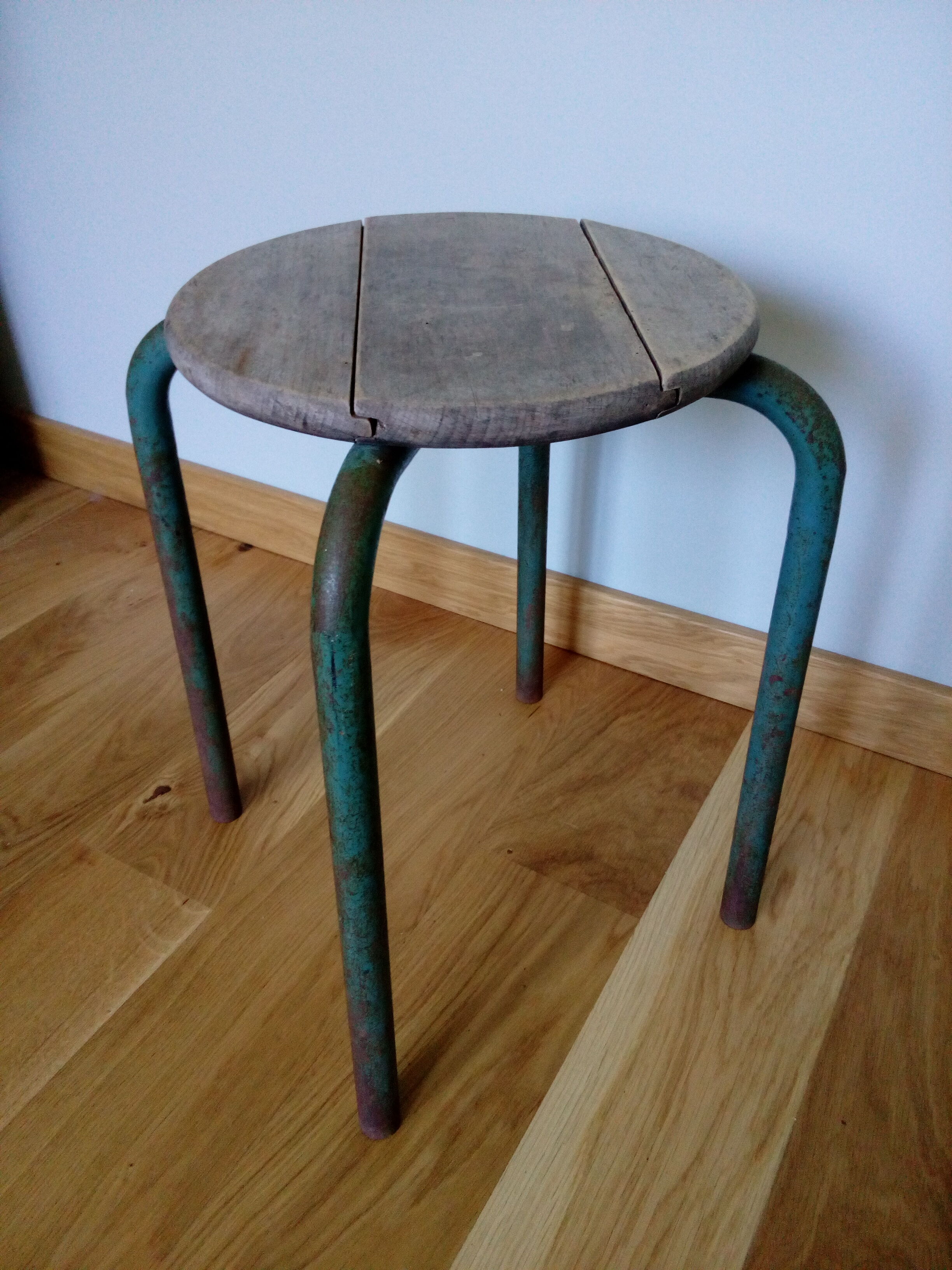 Industrial workshop in wood and metal stool