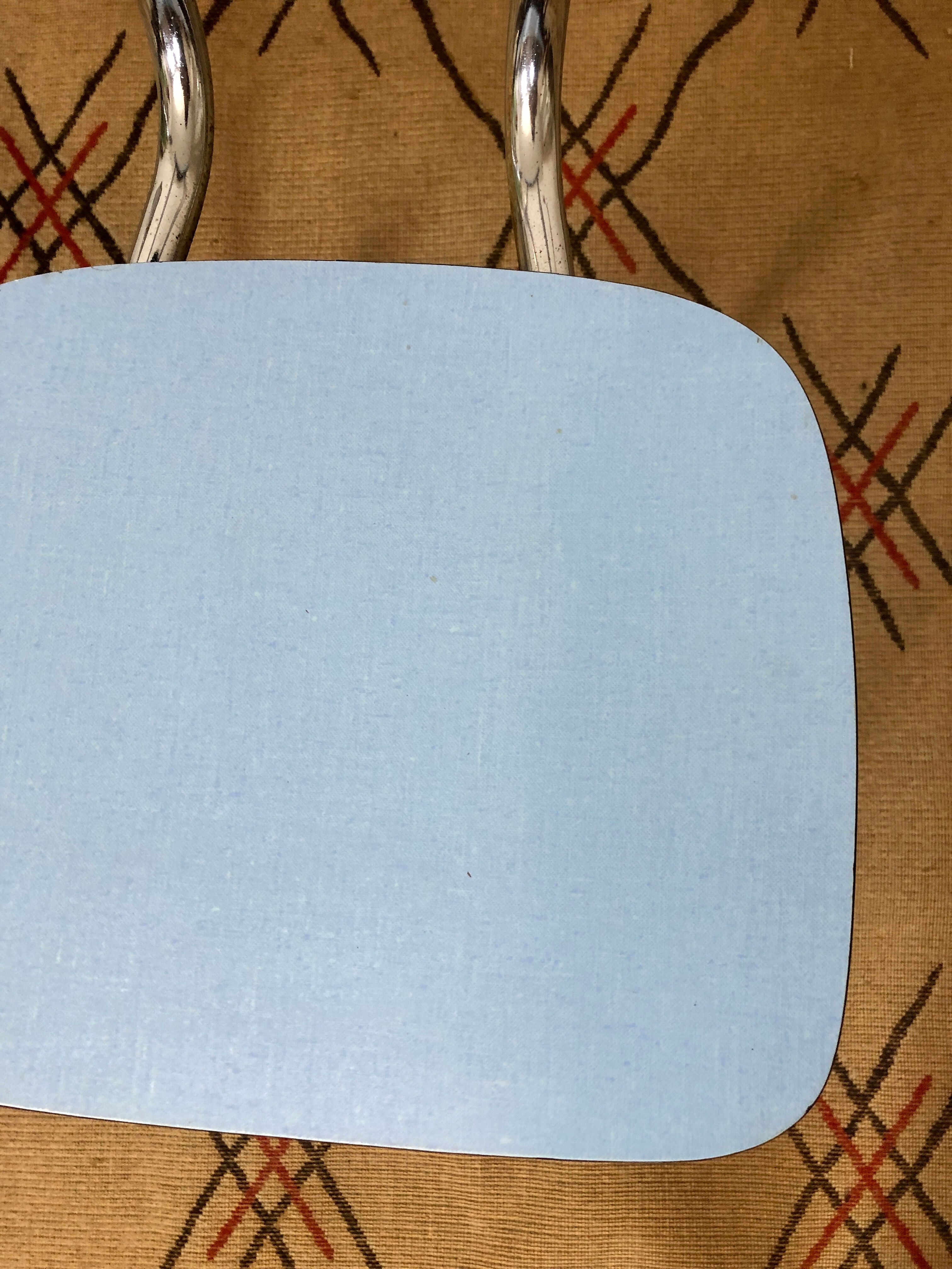 Ensemble de 2 chaises et 1 tabouret en formica