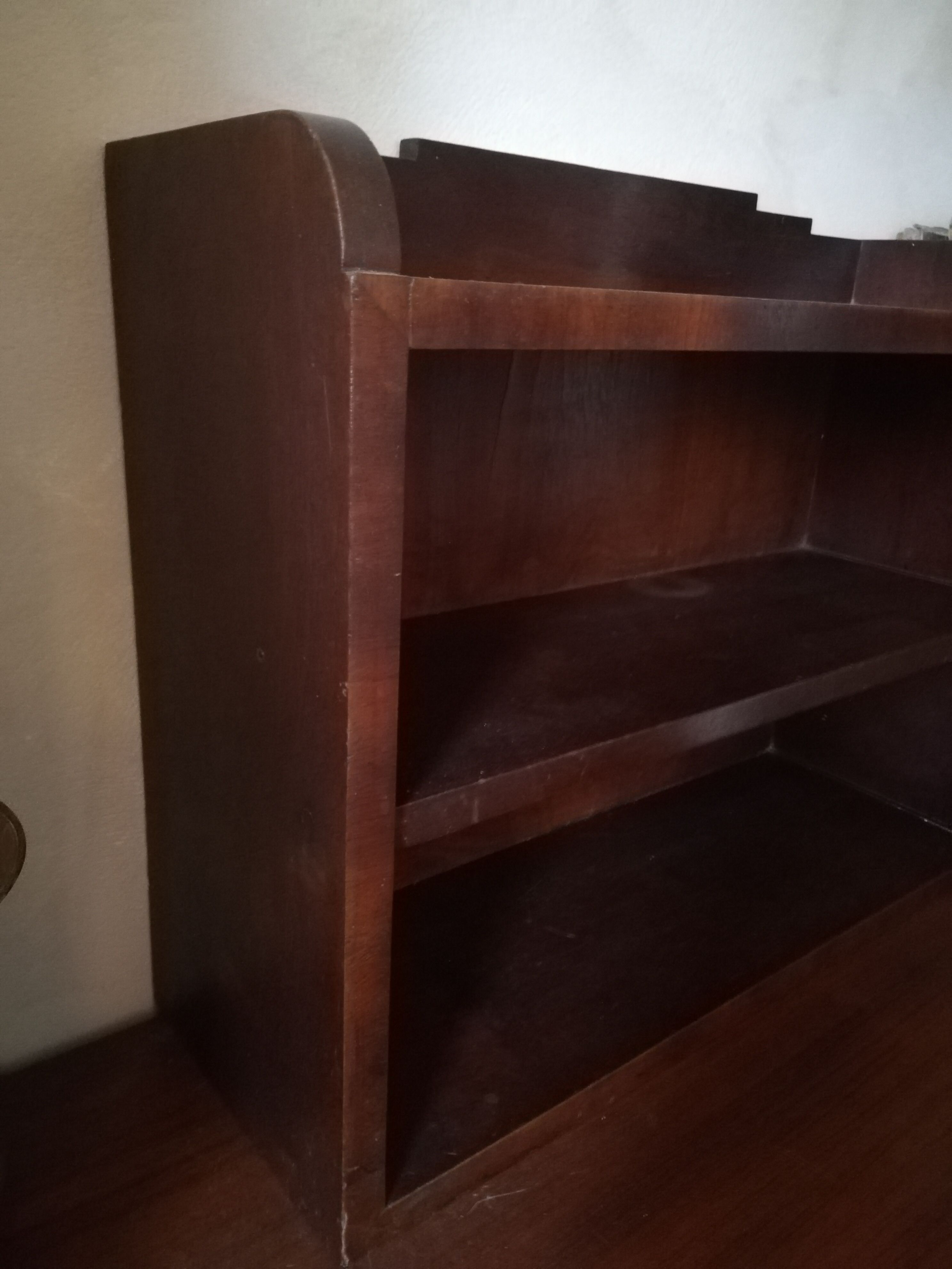 Art deco shelf