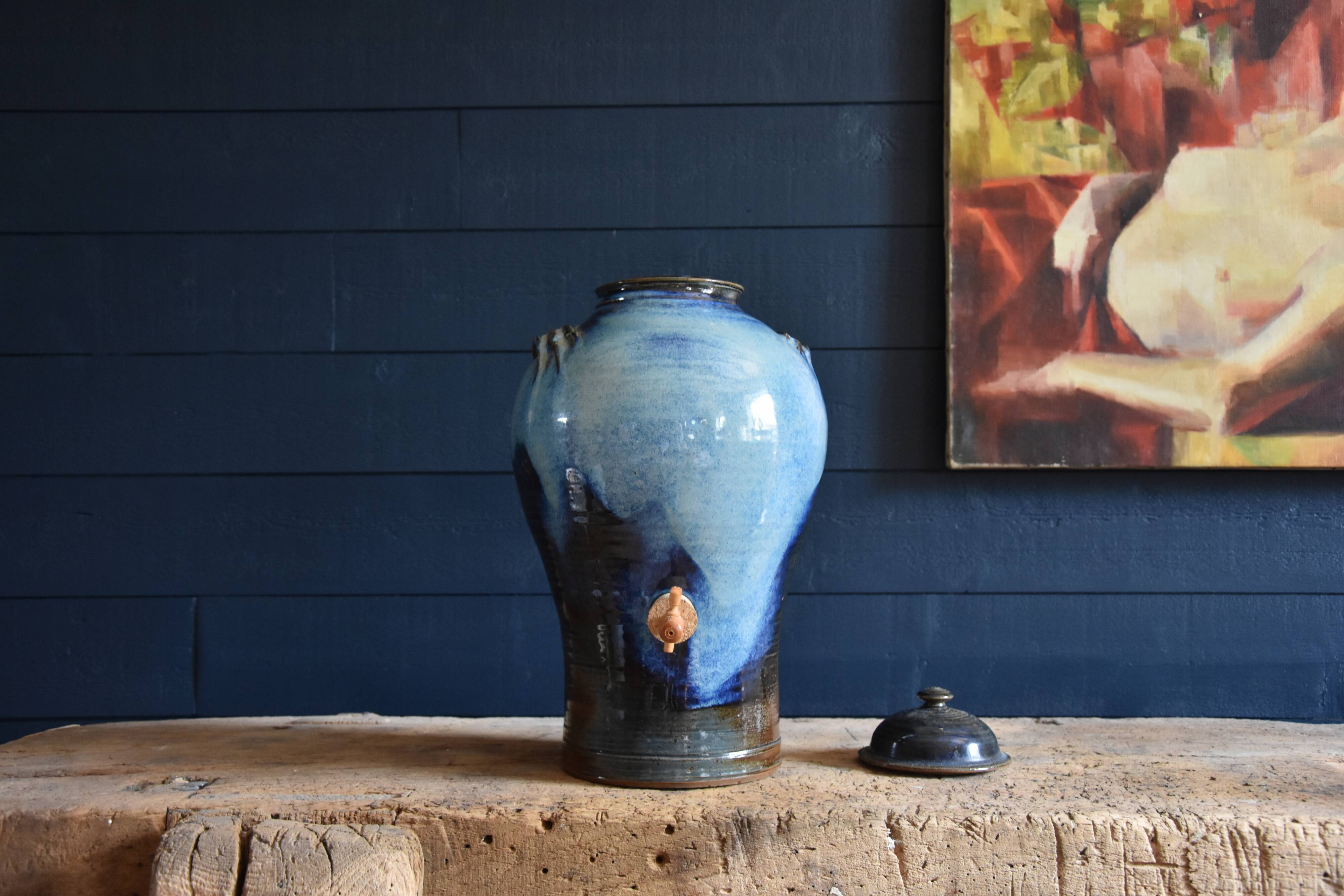 Vinegar maker in blue flamed sandstone