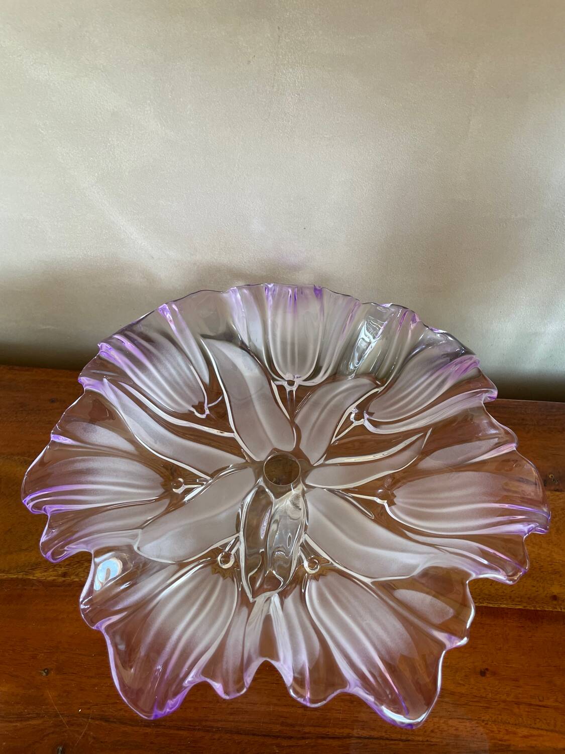 Fruit bowl on stand