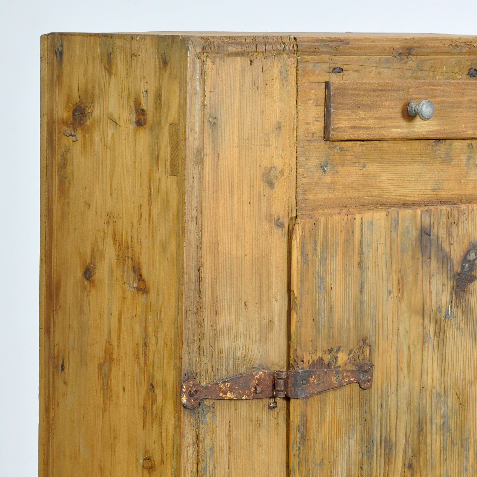 Cabinet en pin, vers 1920