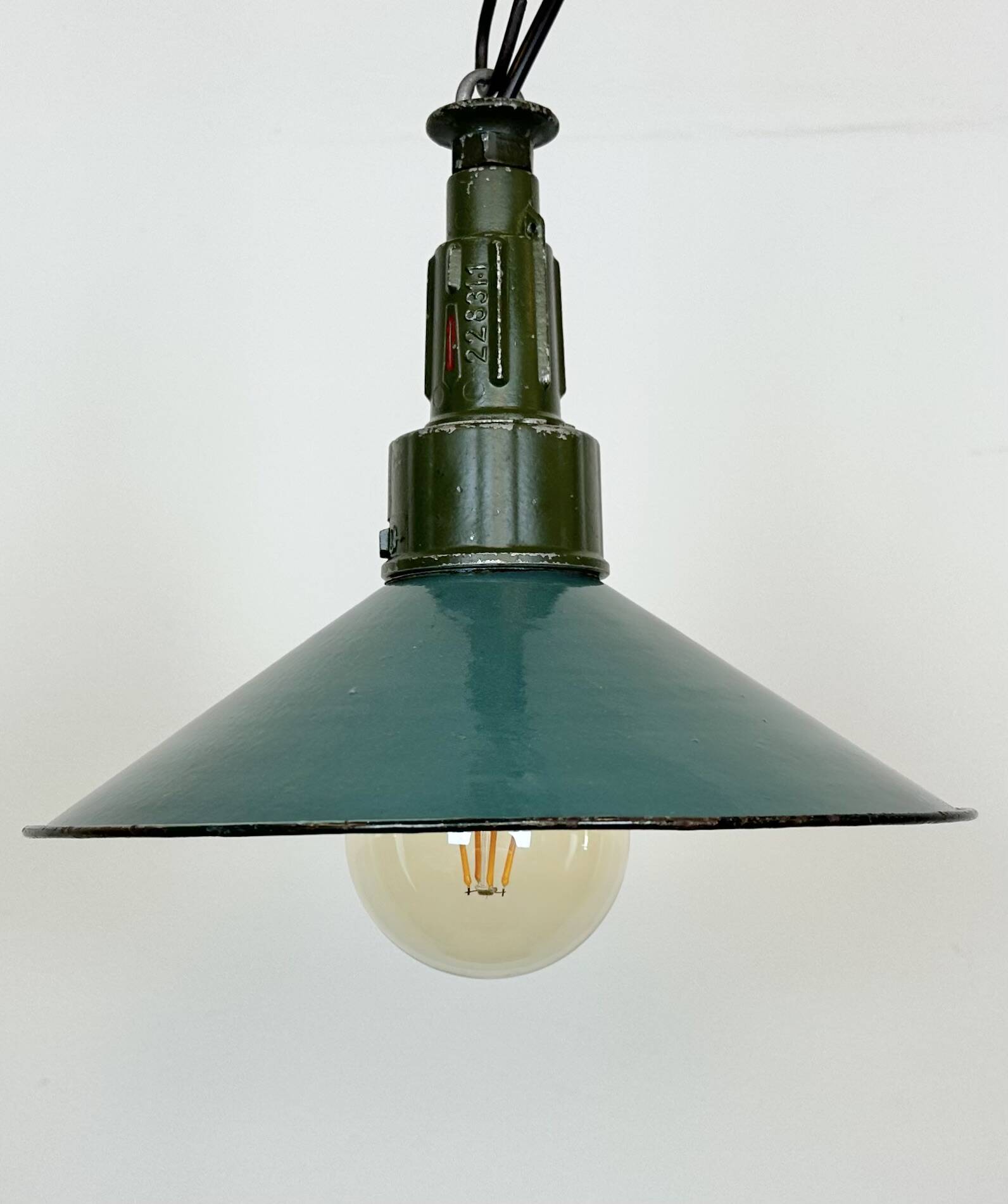 Industrial petrol enamel military pendant lamp with cast aluminium top, 1960s