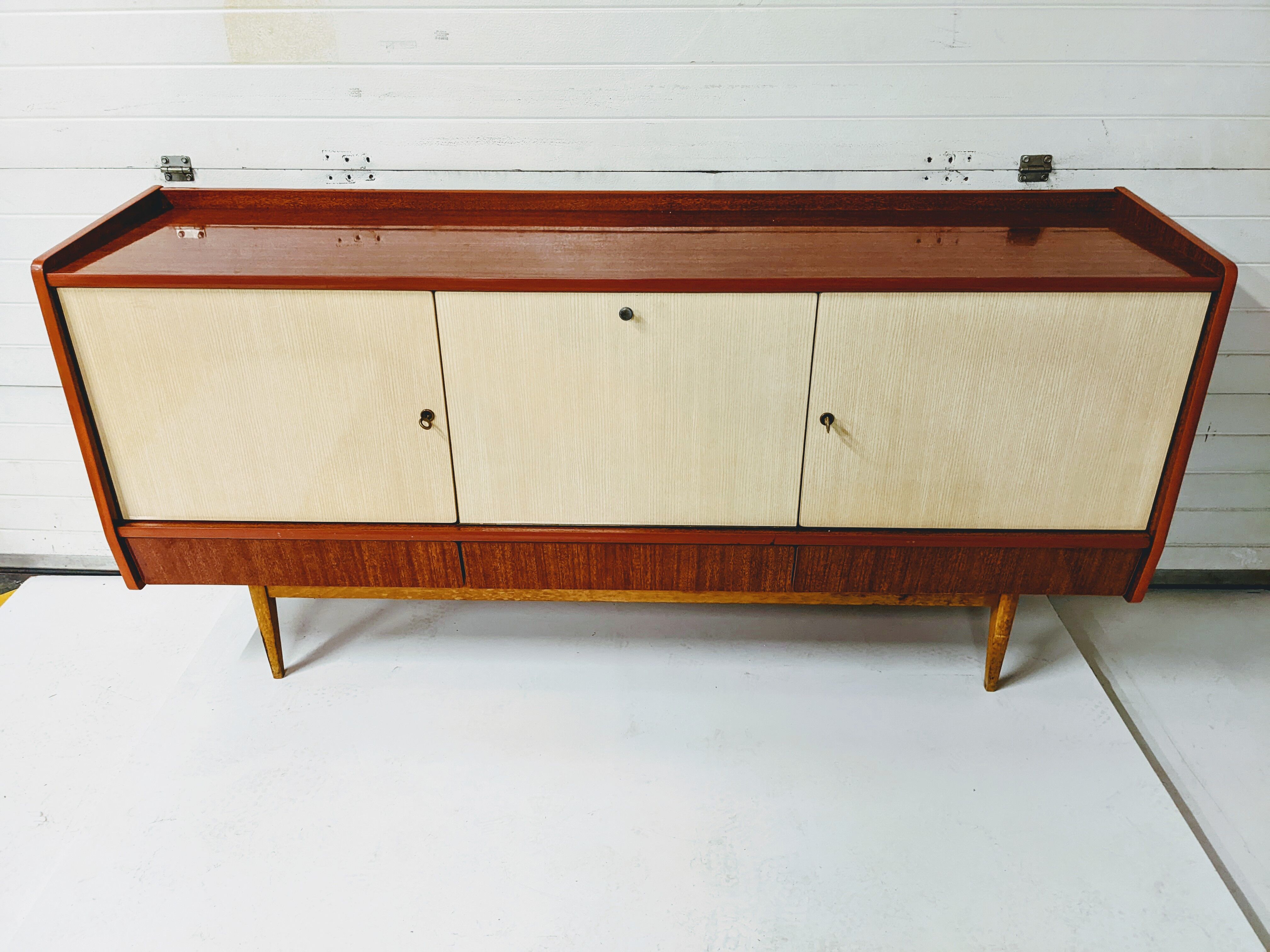 Vintage row in lacquered wood and formica