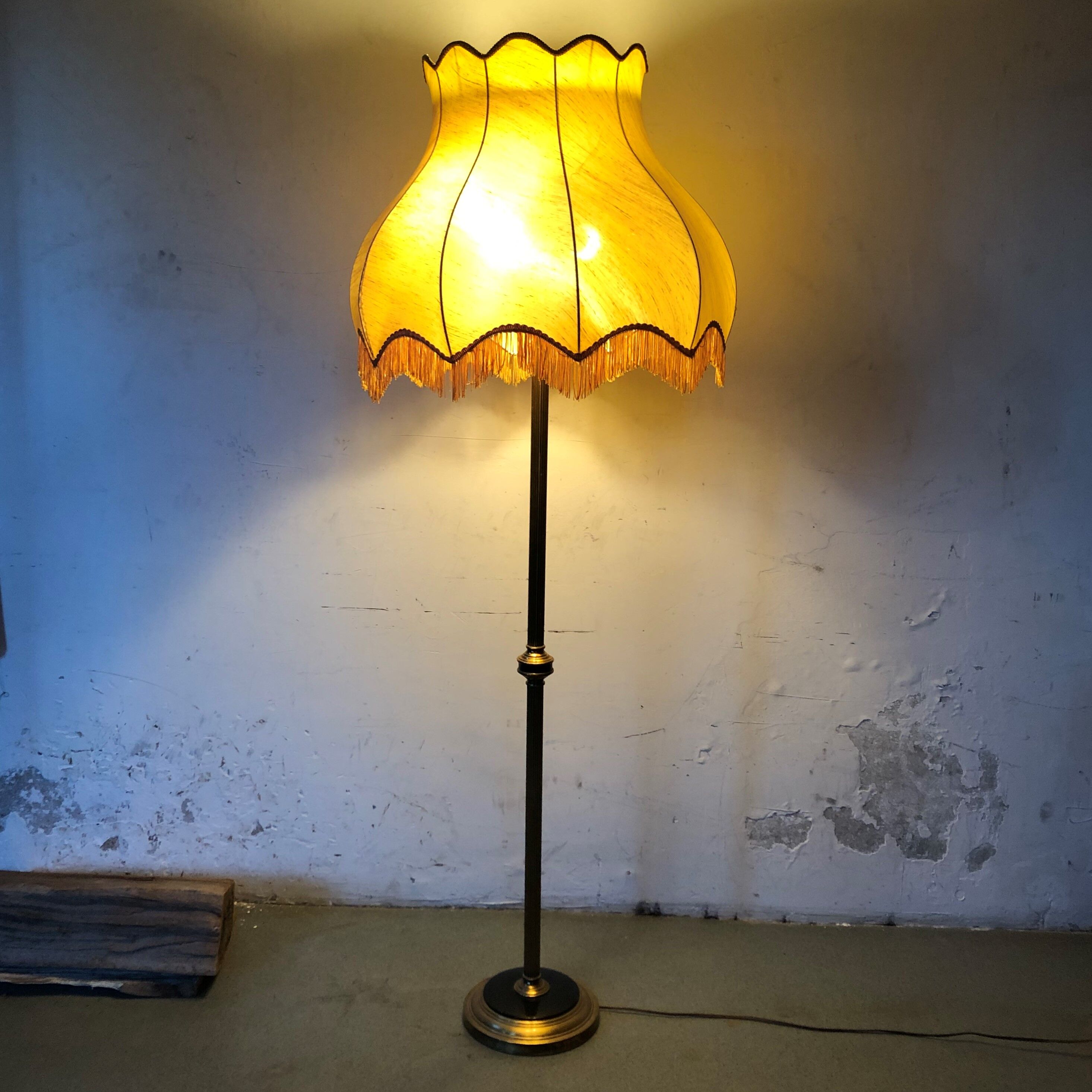 Floor lamp