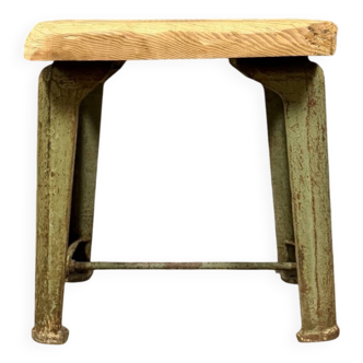 Plot de Magasin ou table a découpe en métal et bois