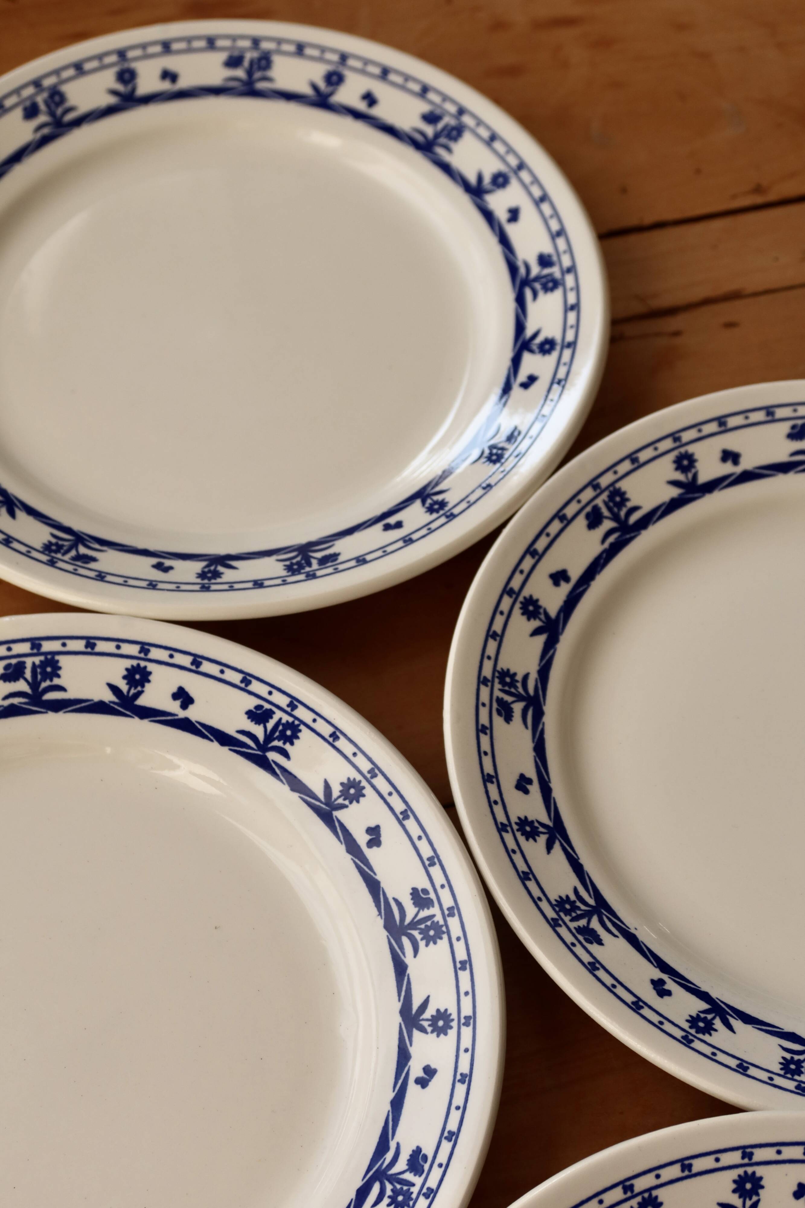 4 assiettes à dessert vintage en faïence motif fleuri