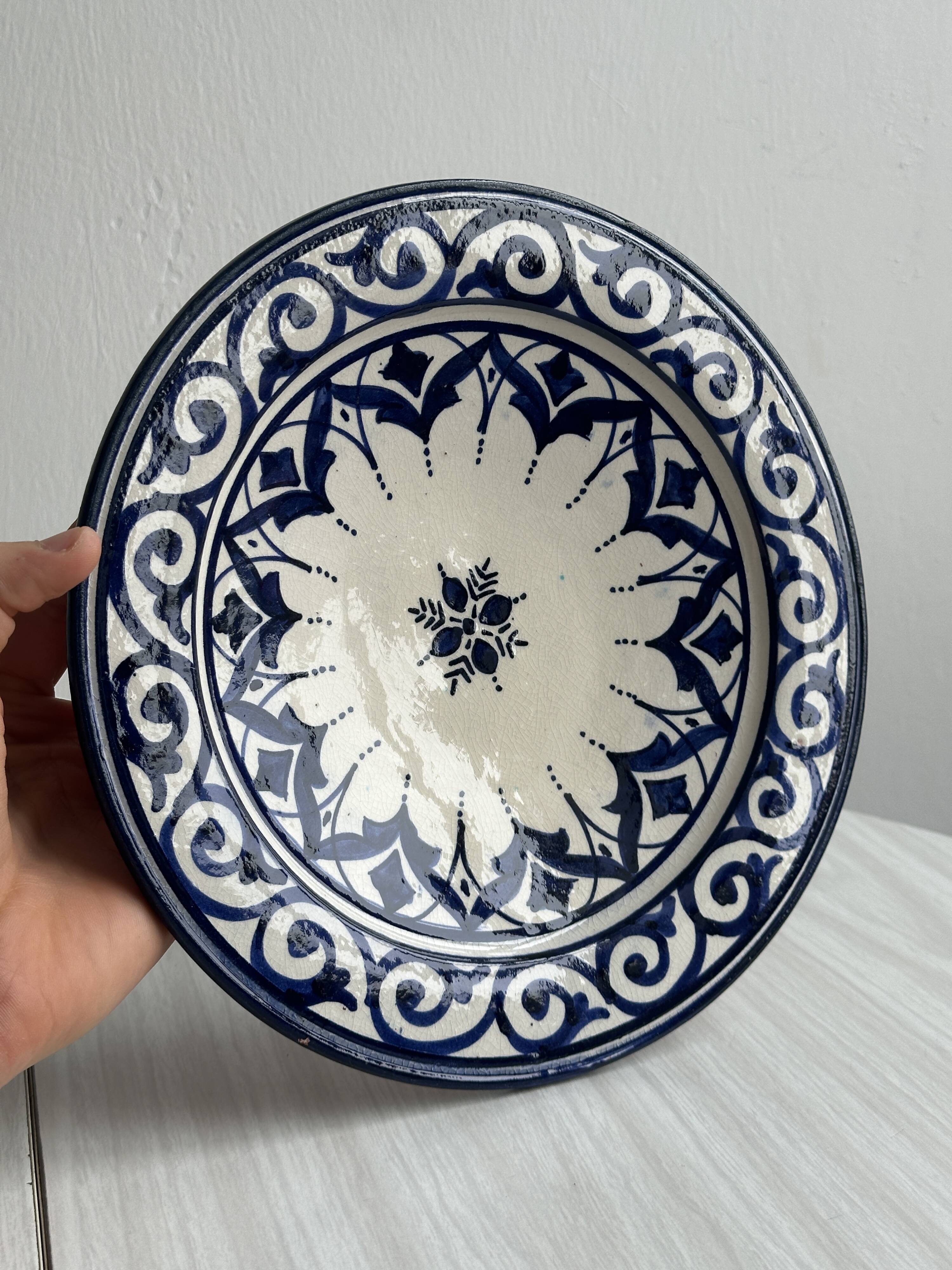 Raised dish, ceramic plate with blue and white patterns.