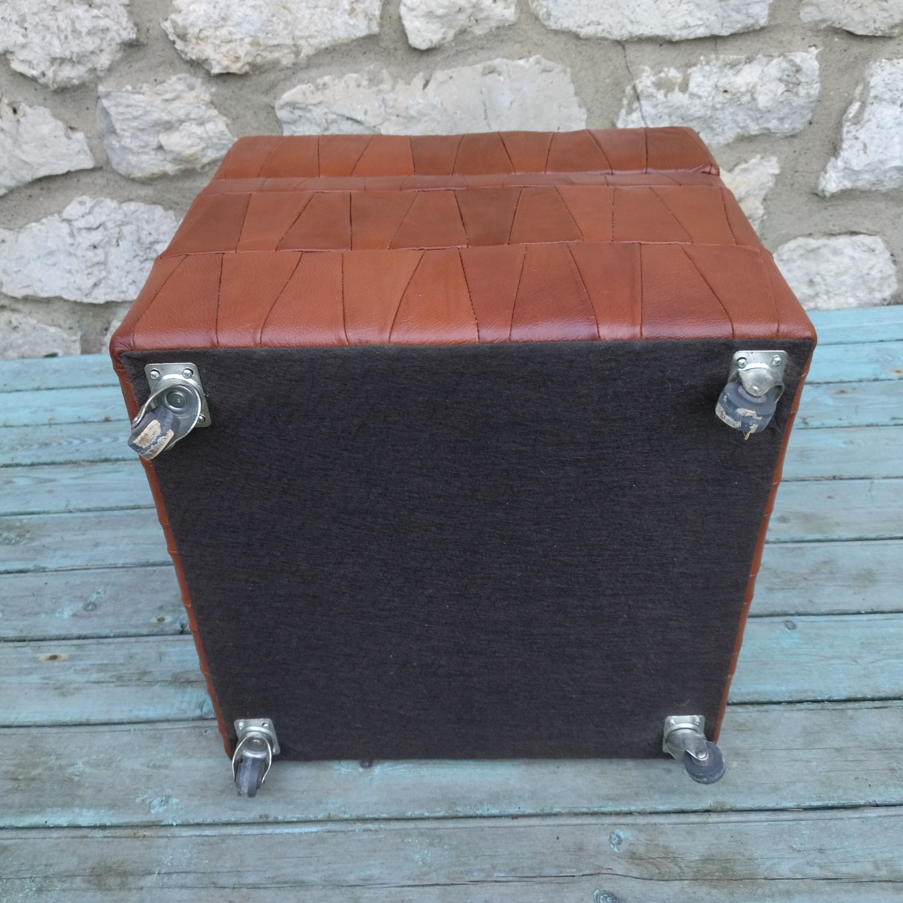 Pouf leather chest