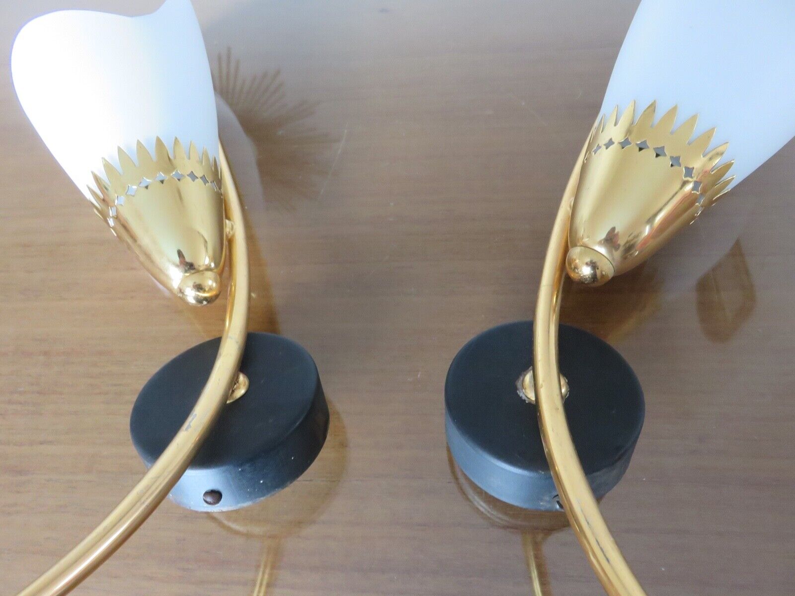 Paire d'appliques en opaline et laiton années 50 60